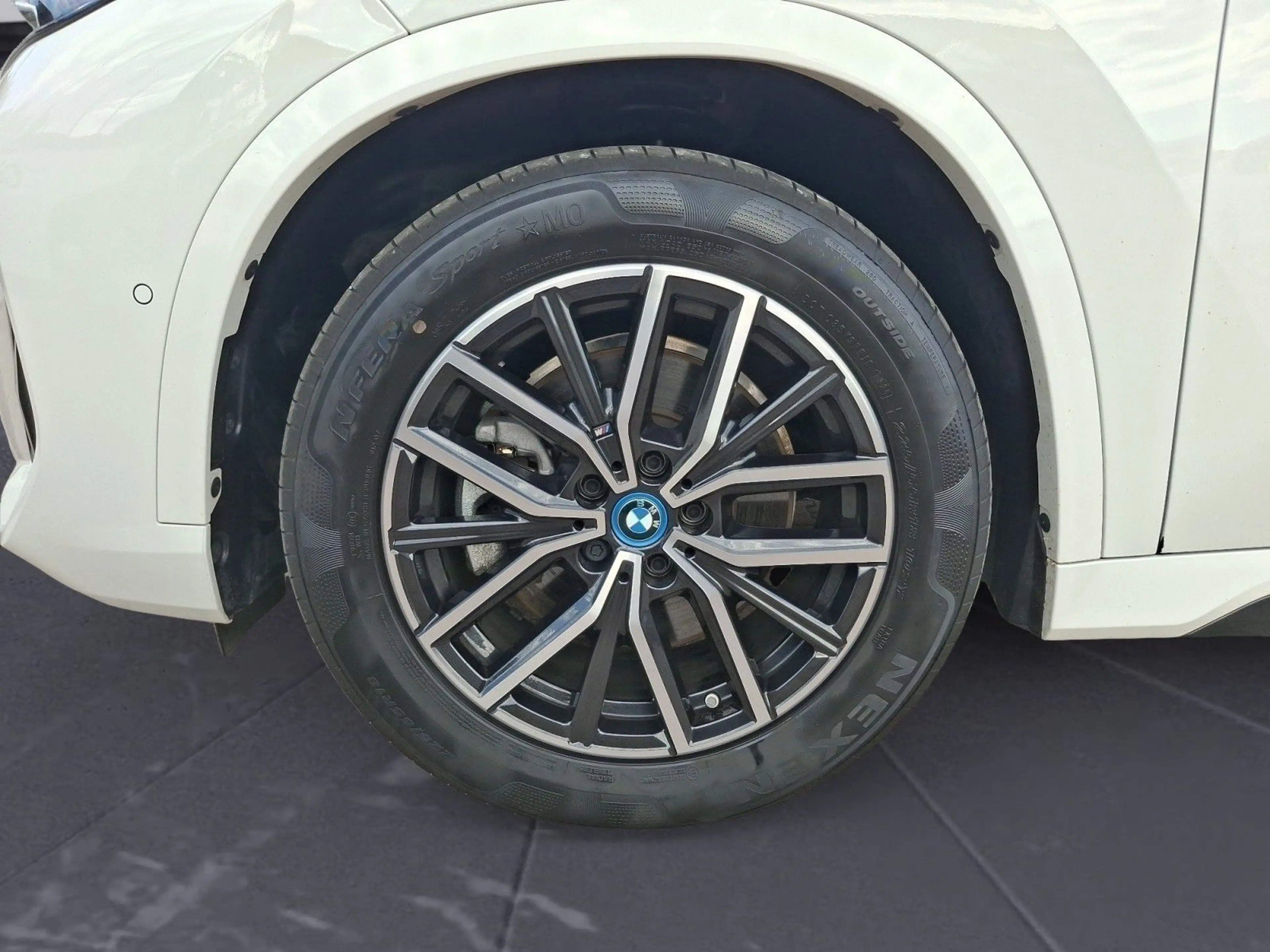 BMW iX1 xDrive30 M Sportpaket Head-Up Memory vorn — photo 8
