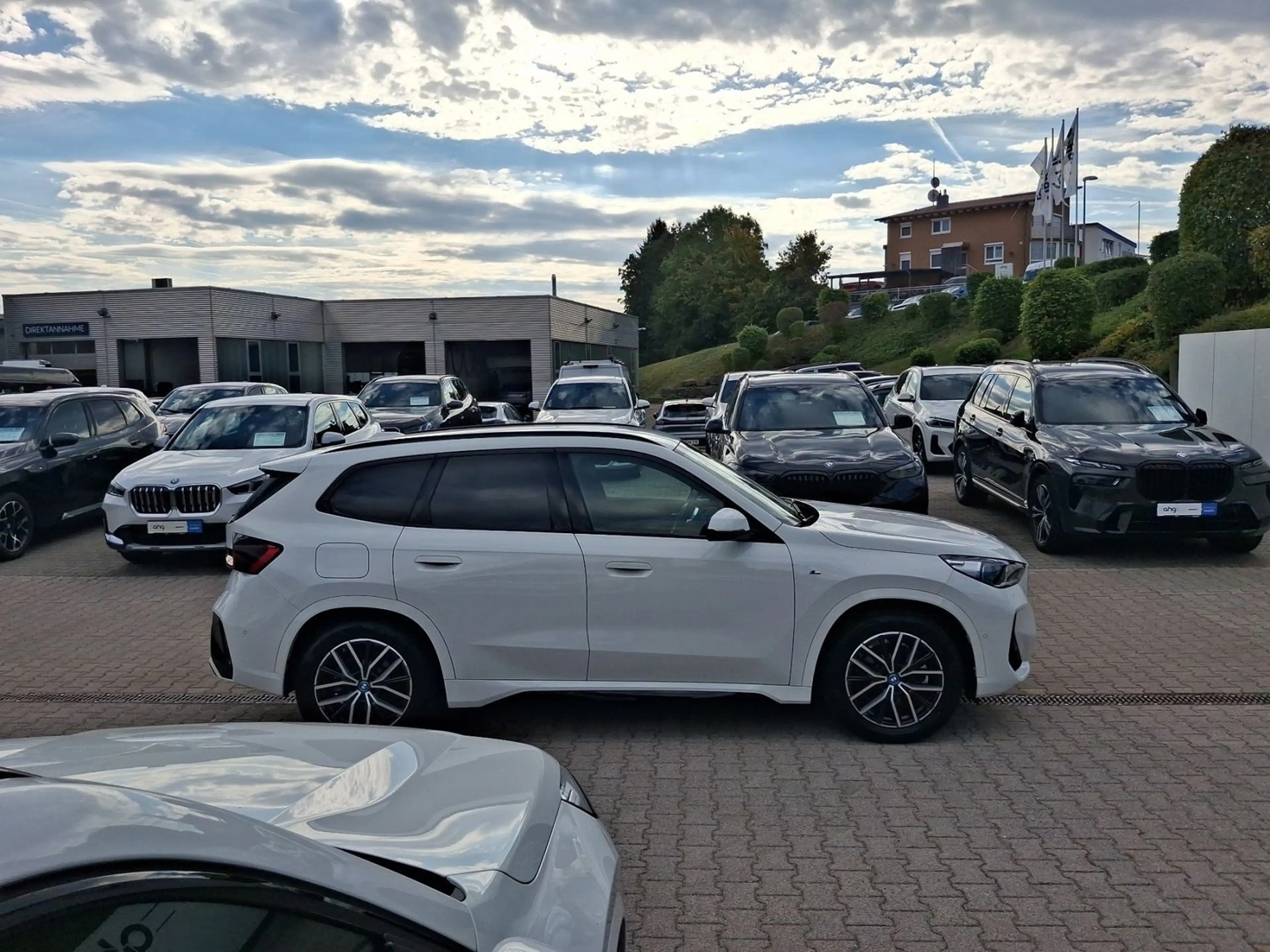 BMW iX1 xDrive30 M Sportpaket Head-Up Memory vorn — photo 7