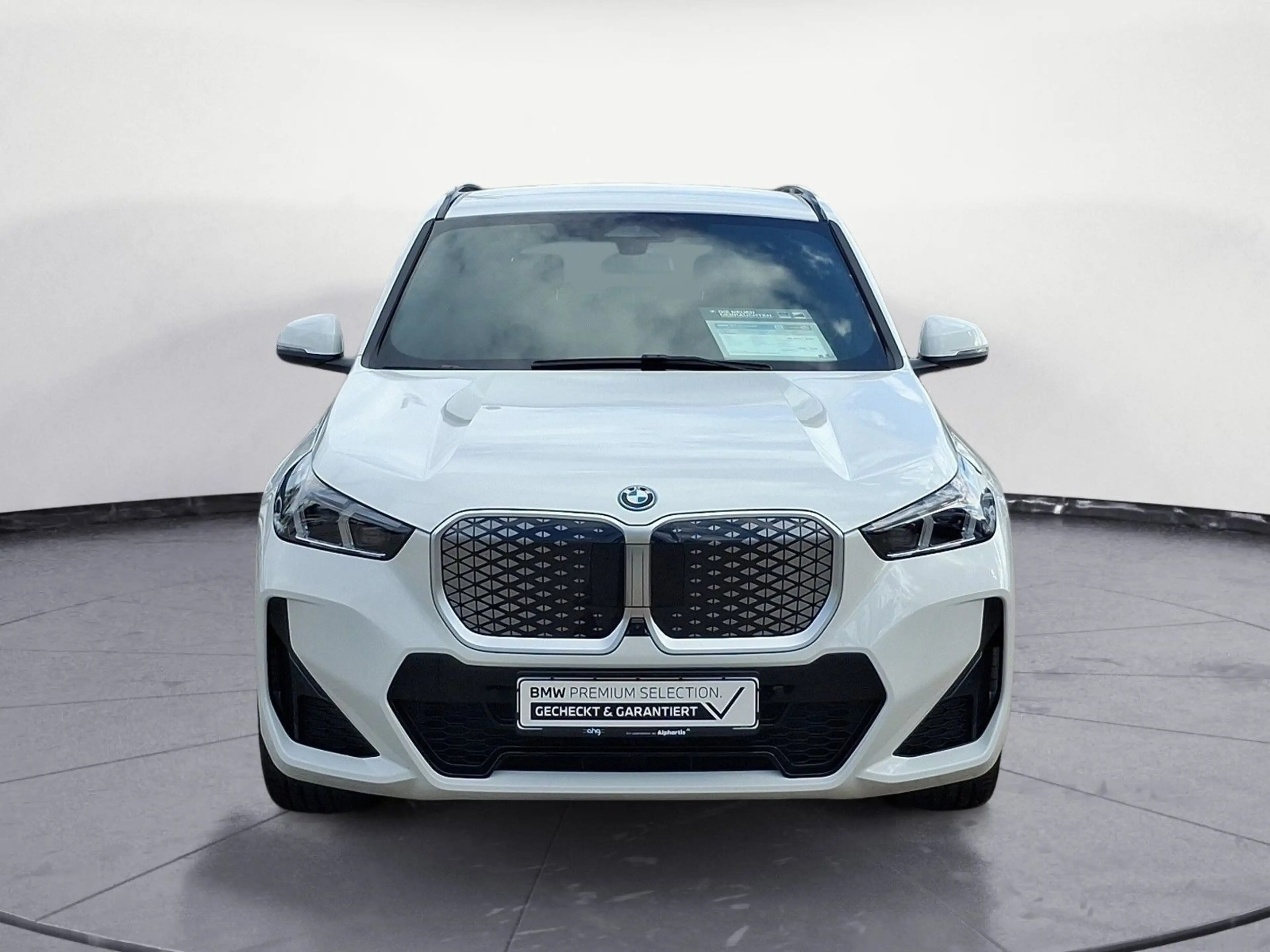 BMW iX1 xDrive30 M Sportpaket Head-Up Memory vorn — photo 10