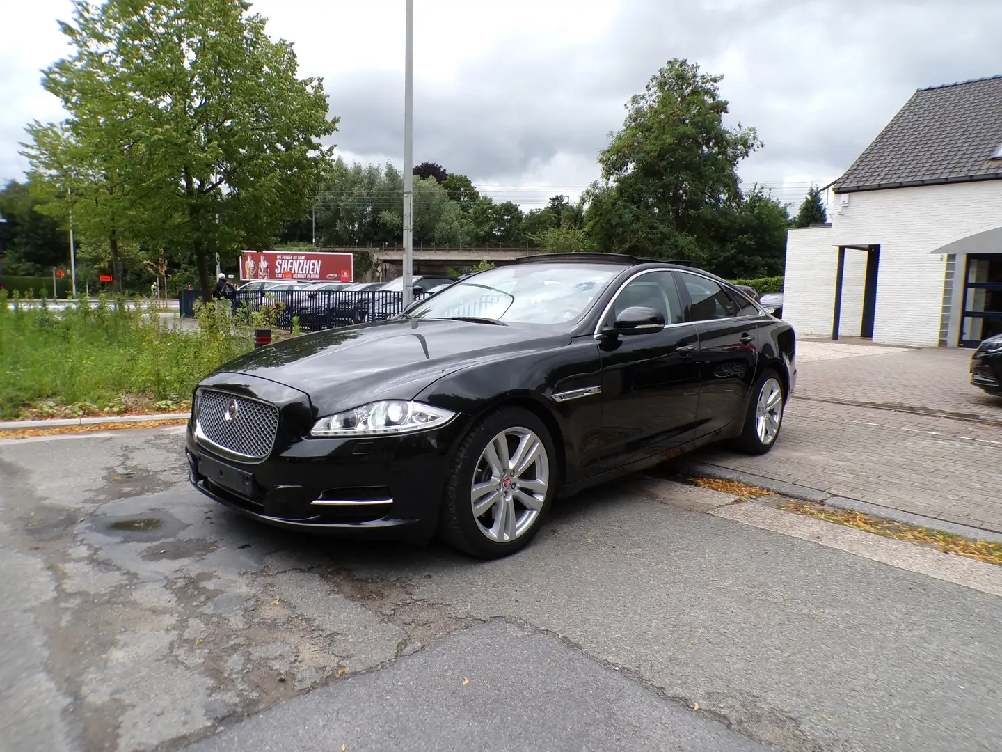 Jaguar XJ 2.0 Turbo 241pk PERFECT CONDITION Zwart - 1