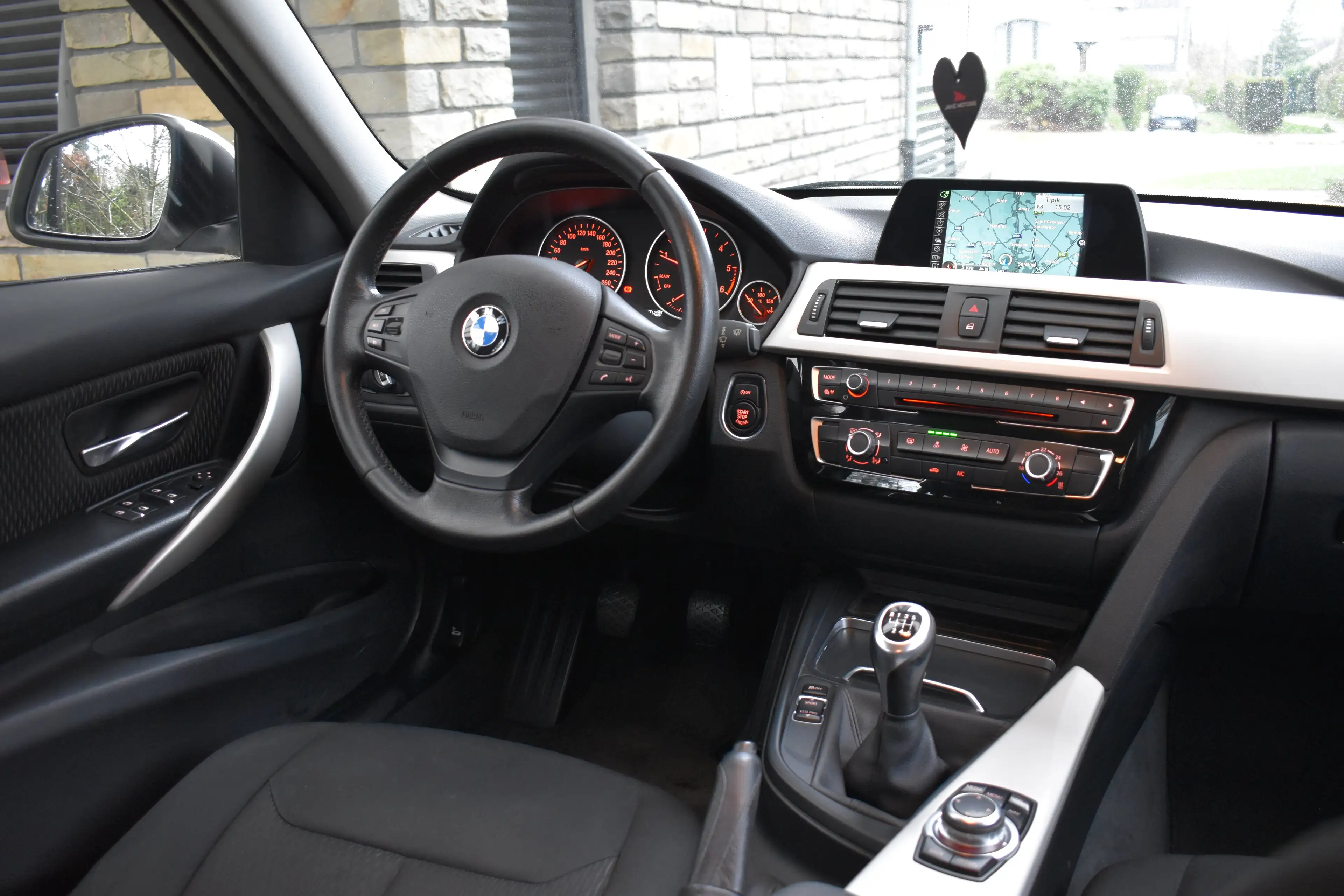 BMW 316 D Touring Business Edition — photo 9