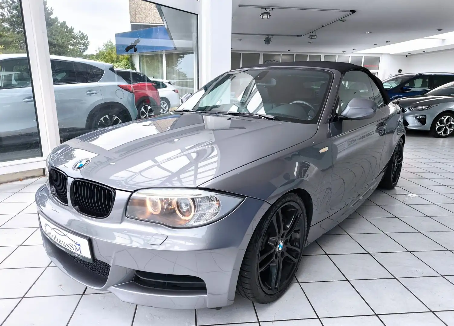 BMW 135 i Cabrio*M-Paket*8 Fach*Navi*Bmw Scheckheft* Grau - 2