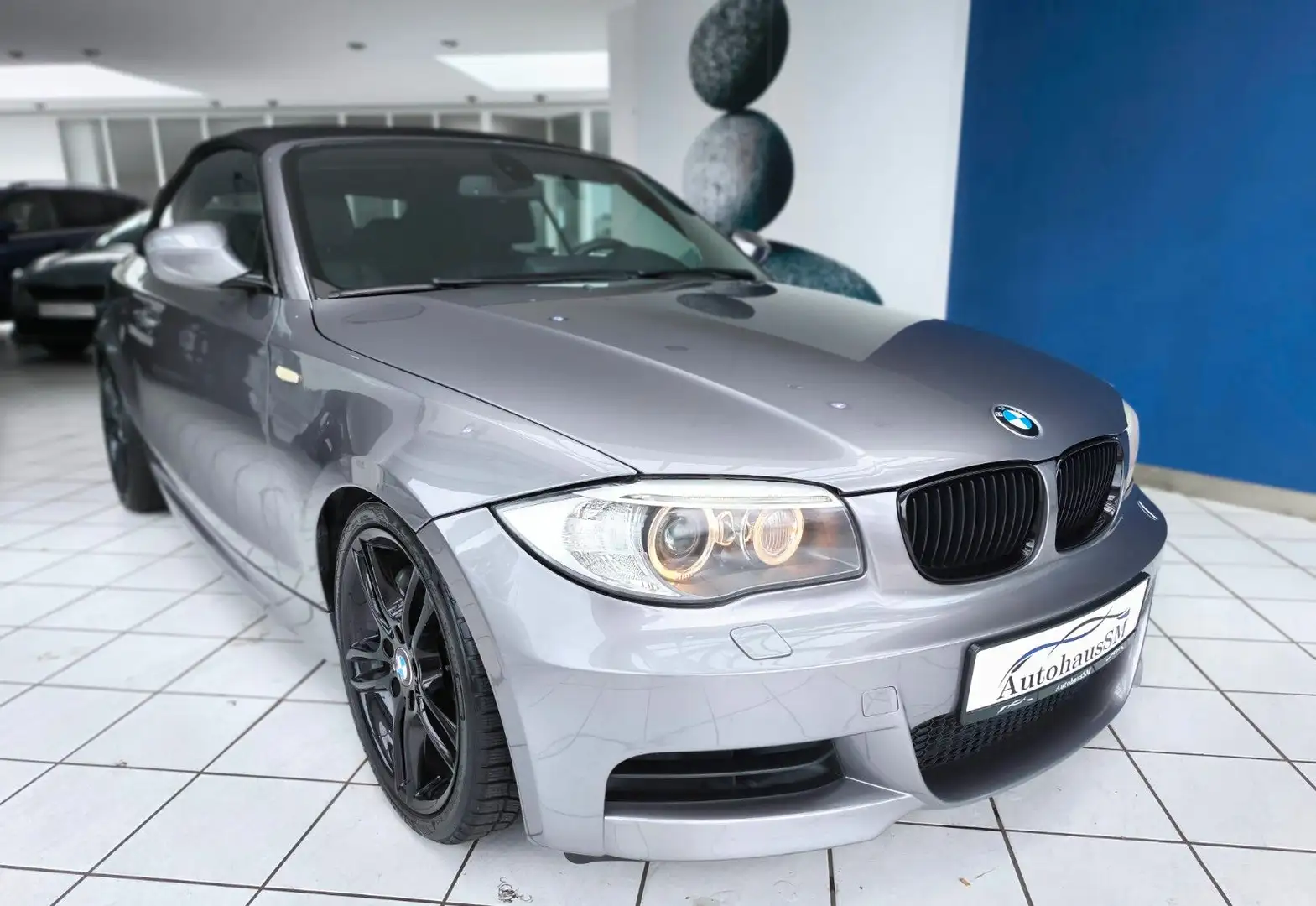 BMW 135 i Cabrio*M-Paket*8 Fach*Navi*Bmw Scheckheft* Grau - 1