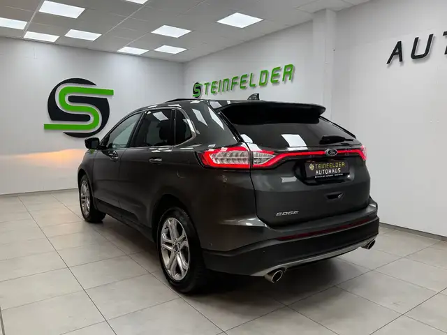 Ford Edge view 6