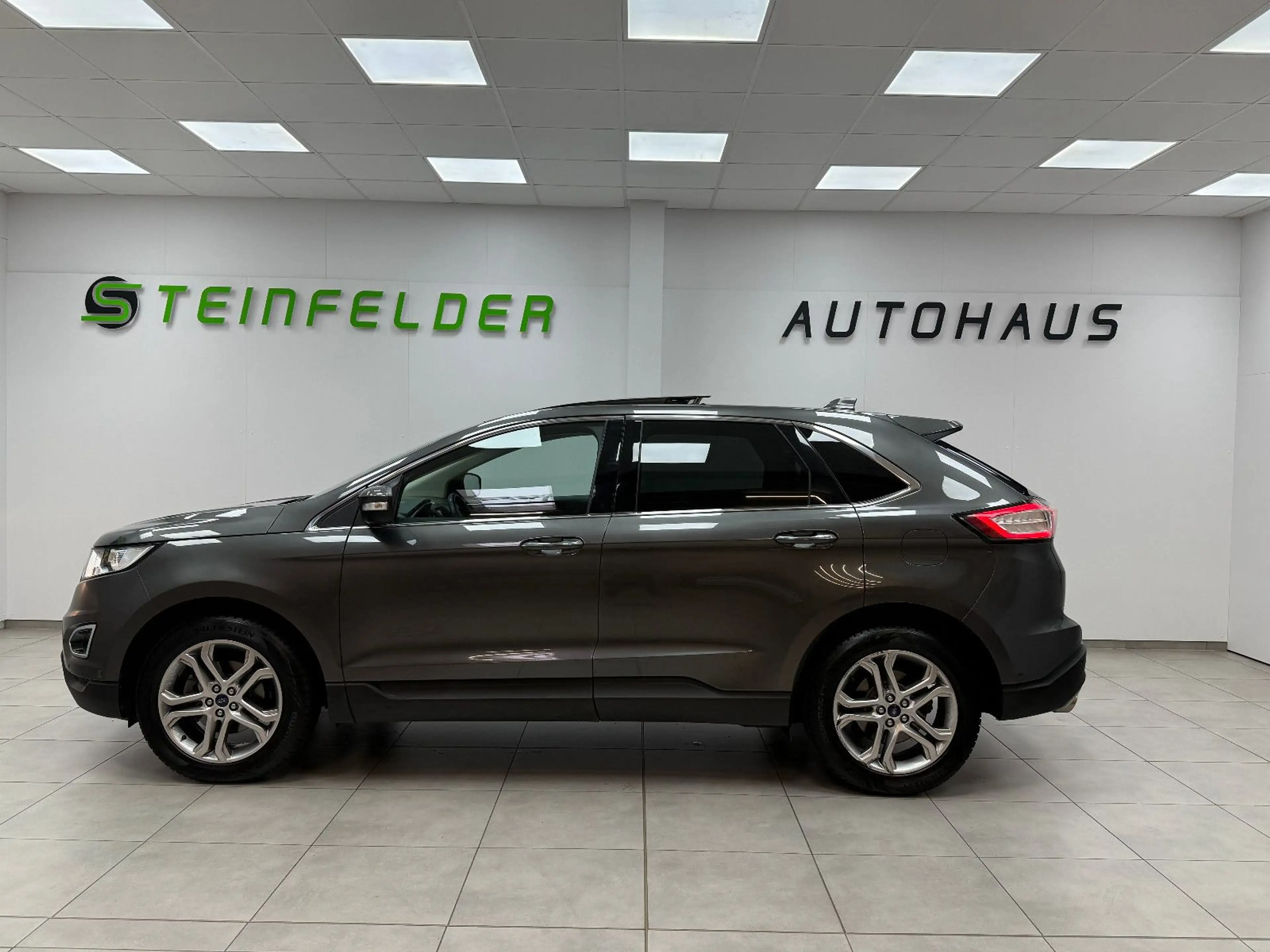 Ford Edge Titanium 4x4 PANORAMA / KAMERA / TEMPOMAT — photo 4