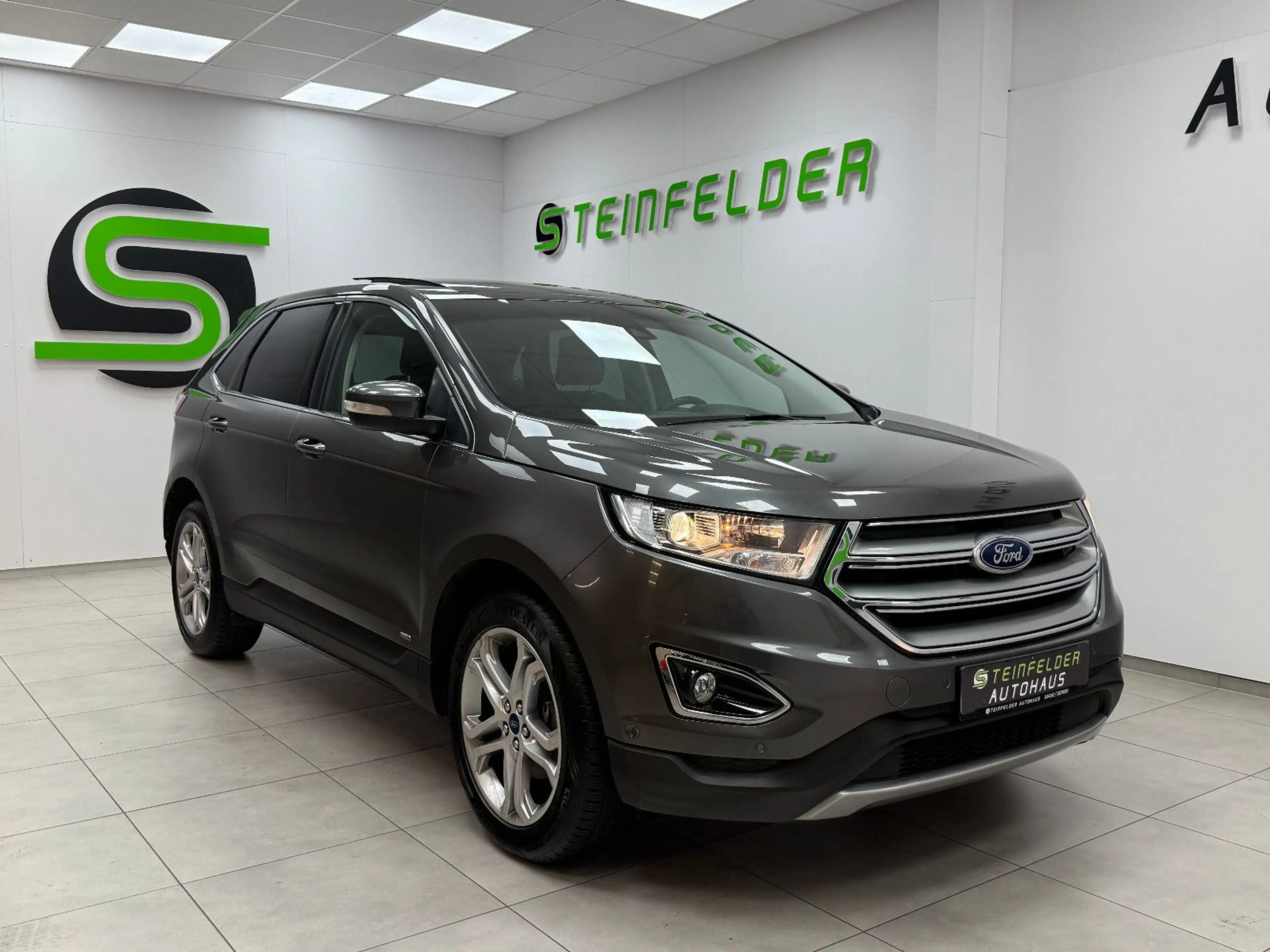 Ford Edge Titanium 4x4 PANORAMA / KAMERA / TEMPOMAT