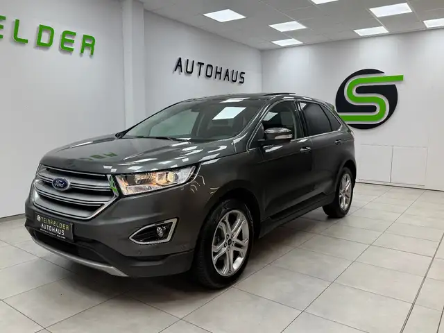 Ford Edge view 3