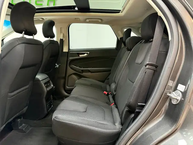 Ford Edge view 15