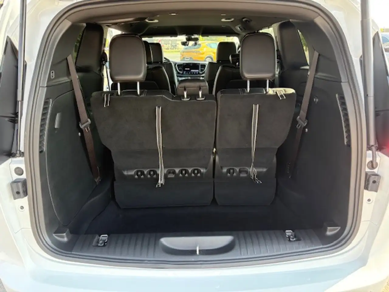Chrysler Grand Caravan снимка Chrysler Grand Caravan