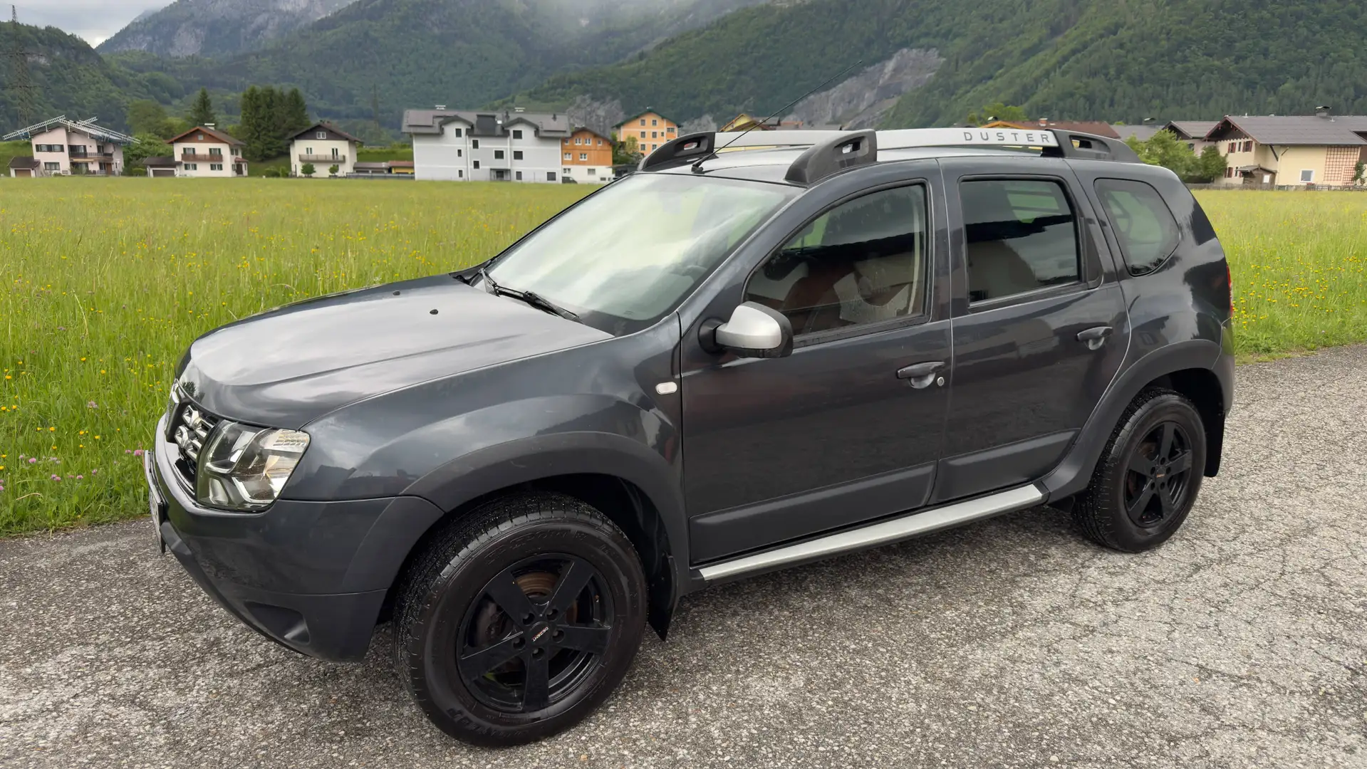 Dacia Duster Dacia Duster Urban Explorer dCi 110 S&S 4WD SUV / Geländewagen Grau - 1