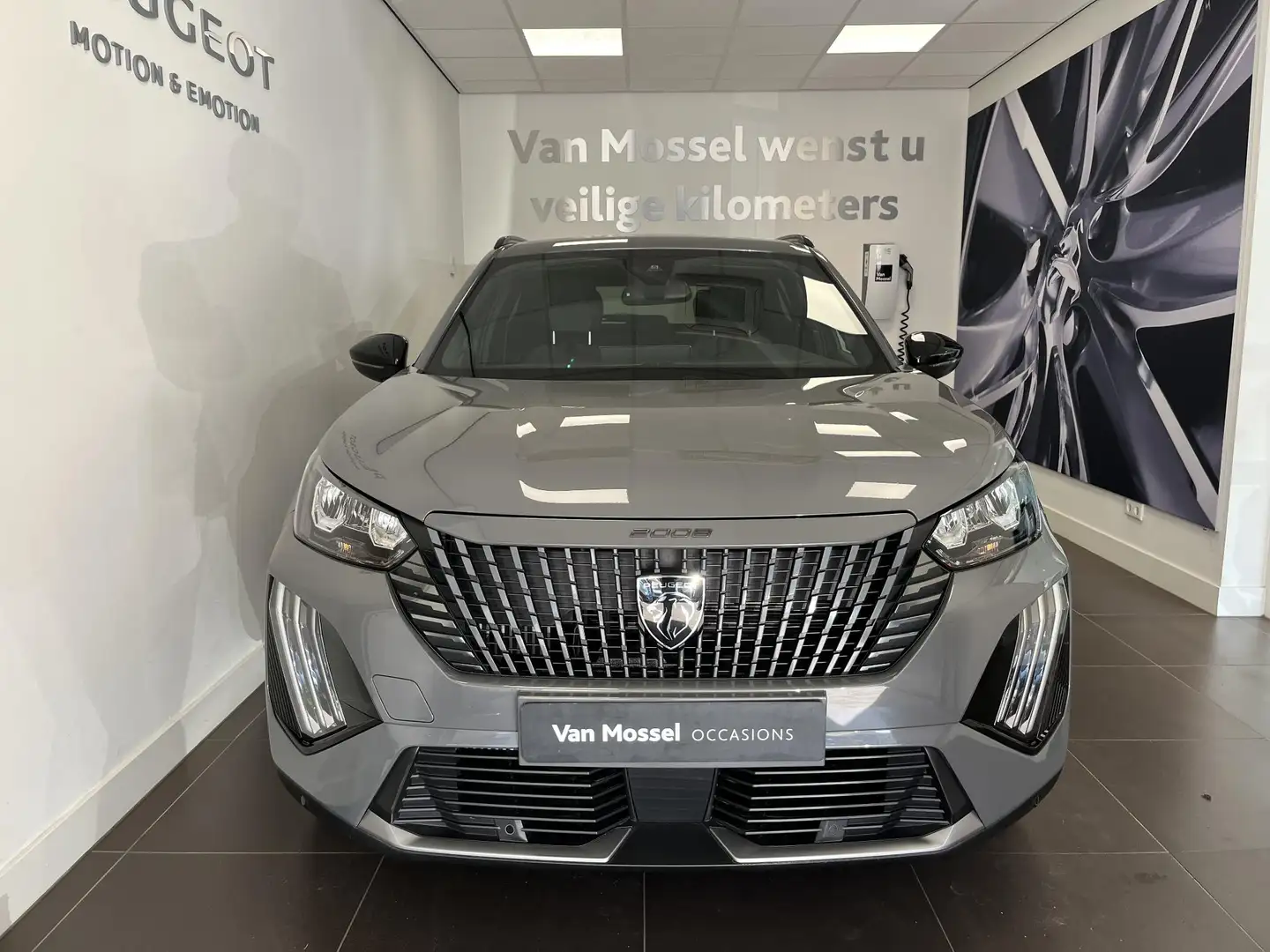 Peugeot 2008 1.2 PureTech 100 Allure | Camera | Climate control Grigio - 2