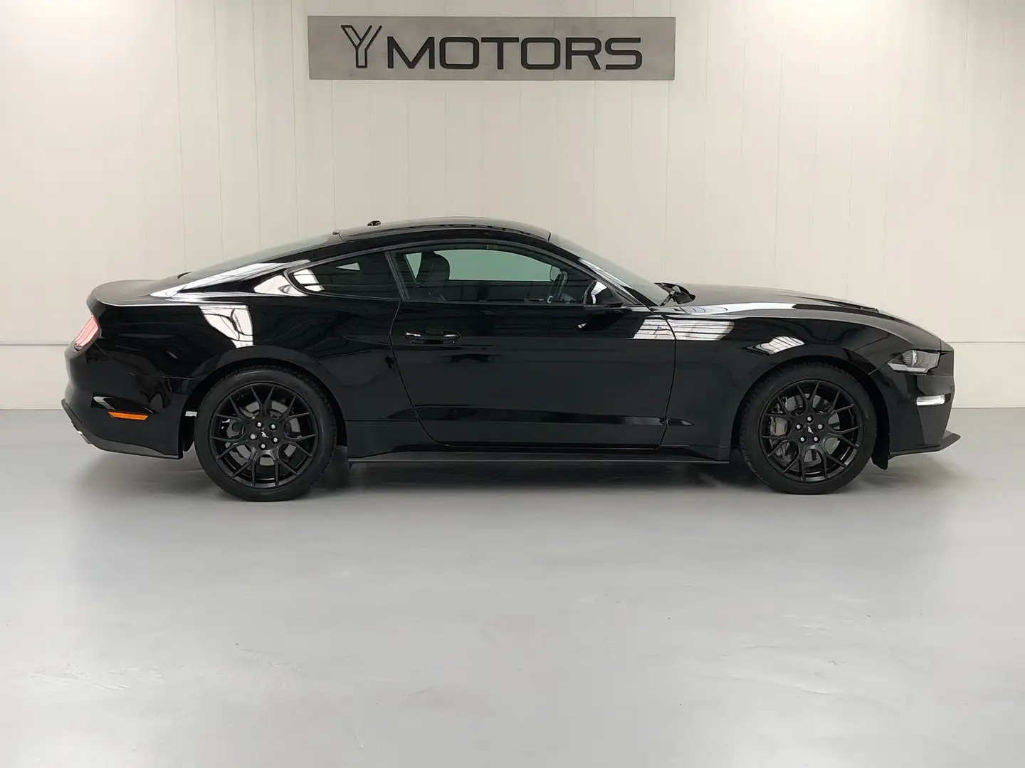 Ford Mustang 2.3 ECOBOOST 35.000 KM! BOITE AUTO FULL BLACK! Noir - 2