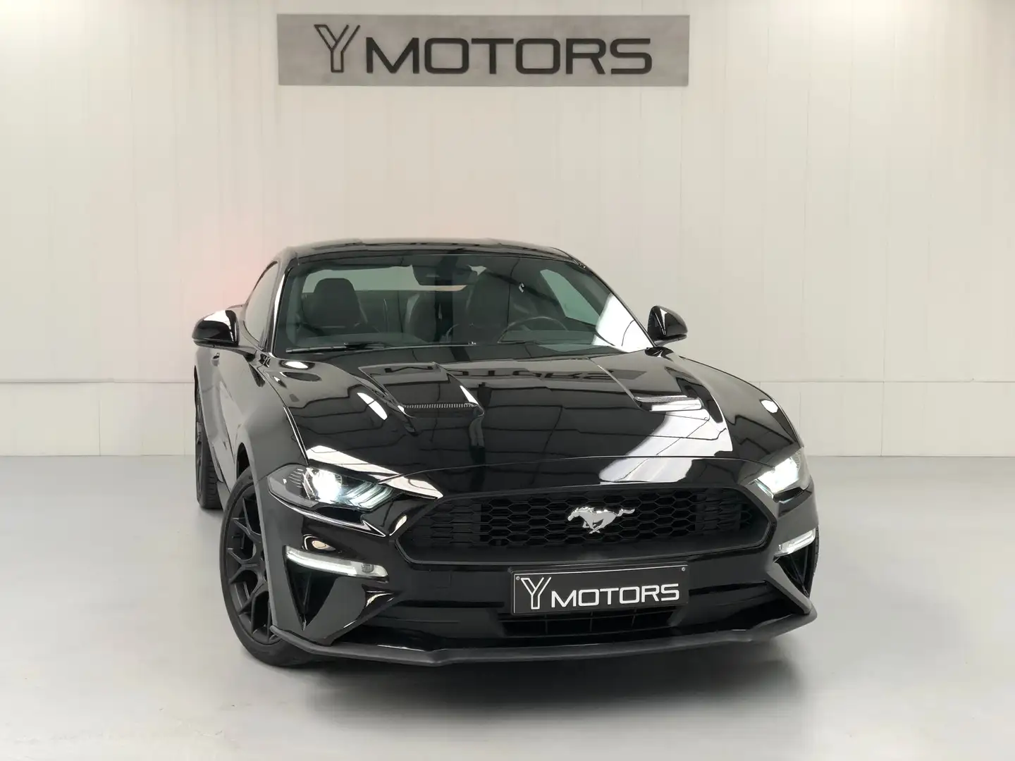 Ford Mustang 2.3 ECOBOOST 35.000 KM! BOITE AUTO FULL BLACK! Noir - 1