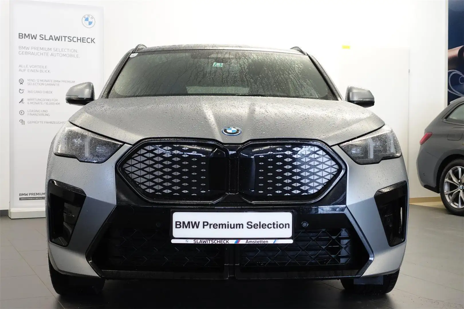BMW iX2 xDrive30 64,8kWh Gri - 2