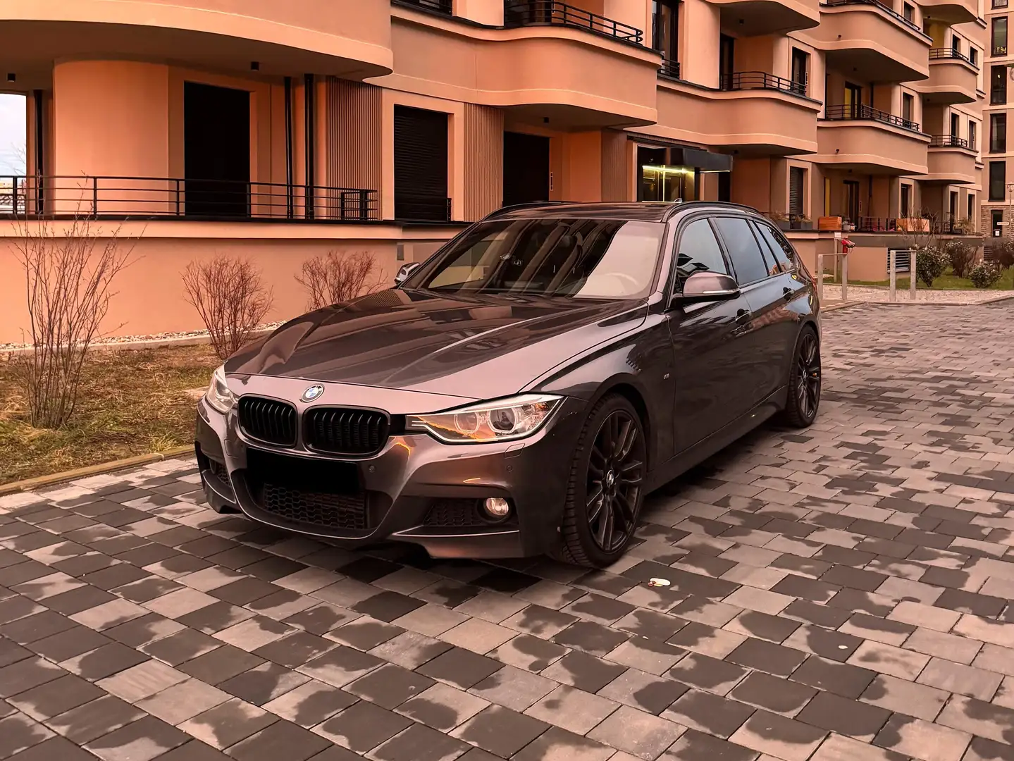 BMW 320 320d Touring M-Sport | Bi-Xenon | Leder | Kamera Grey - 2