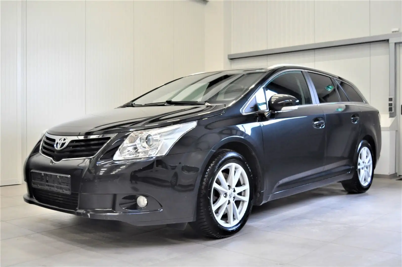 Toyota Avensis 2.2D-4D / NAVI / R-CAM Czarny - 1