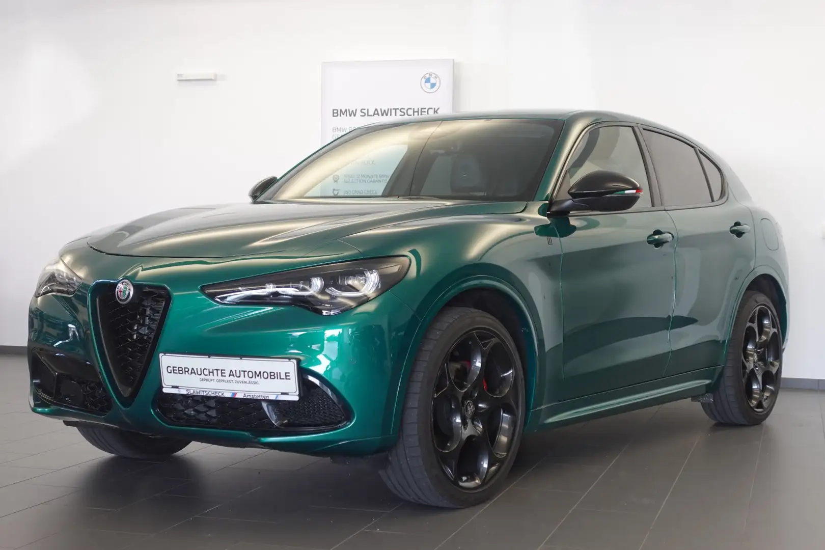 Alfa Romeo Stelvio Estrema 2,0 16V 280 AT8 Q4 Grün - 1