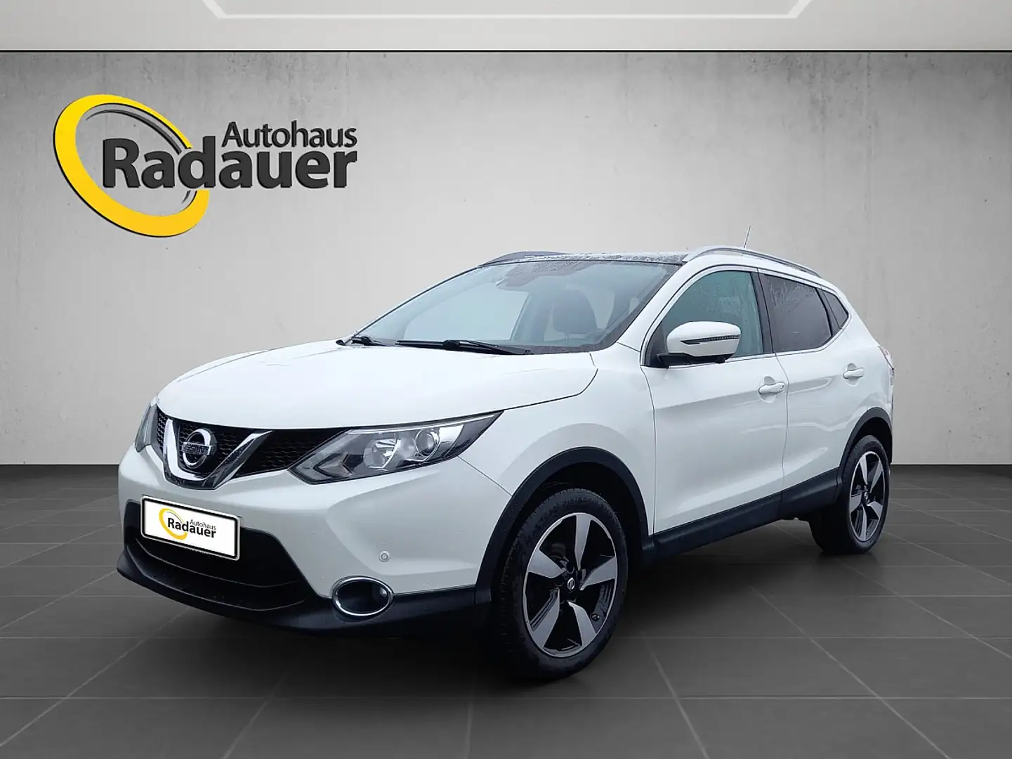 Nissan Qashqai 1,6  4WD Weiß - 1
