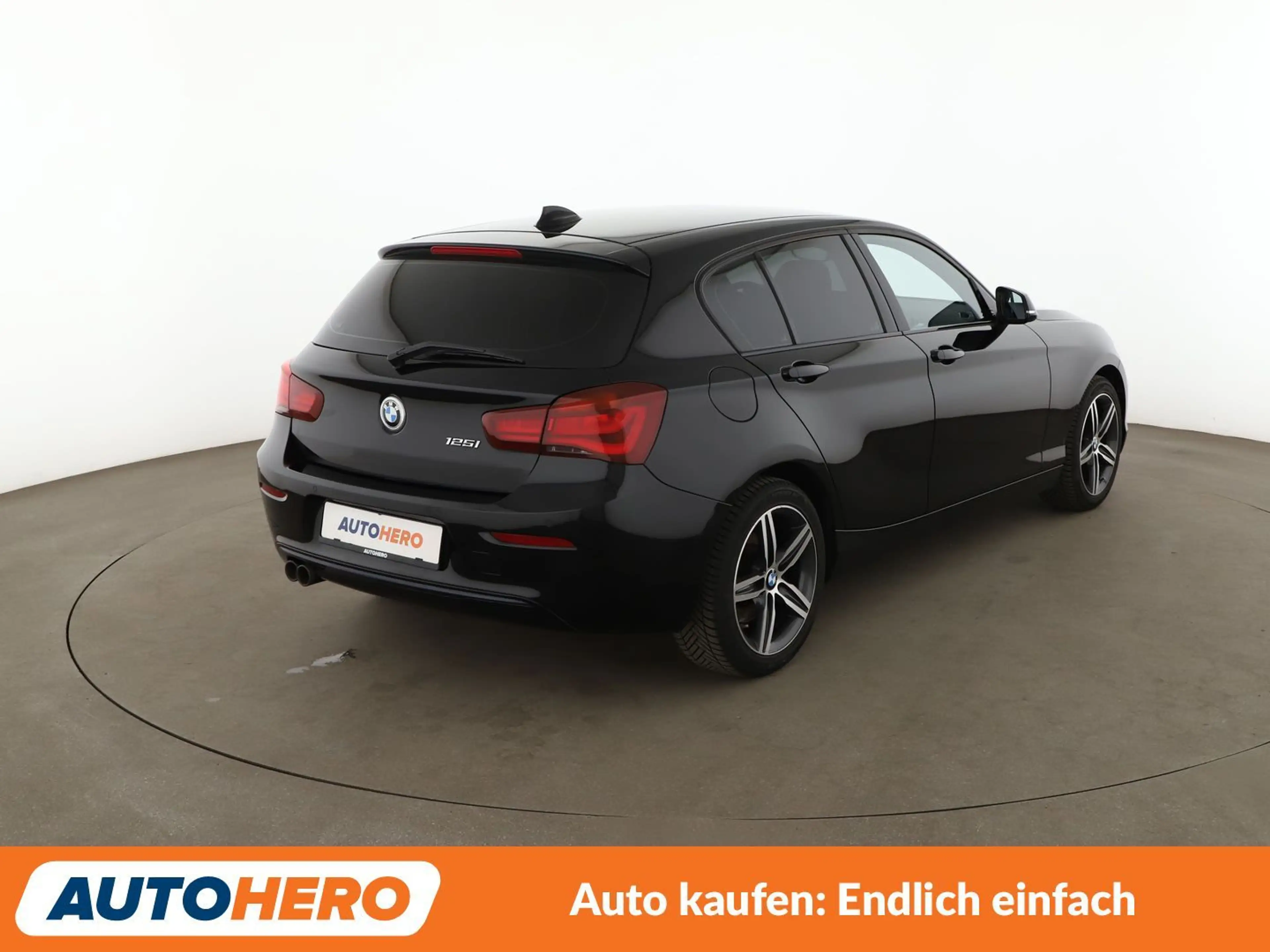 BMW 125 125i Edition Sport Line Shadow Aut.*NAVI*LED*PDC* — photo 6