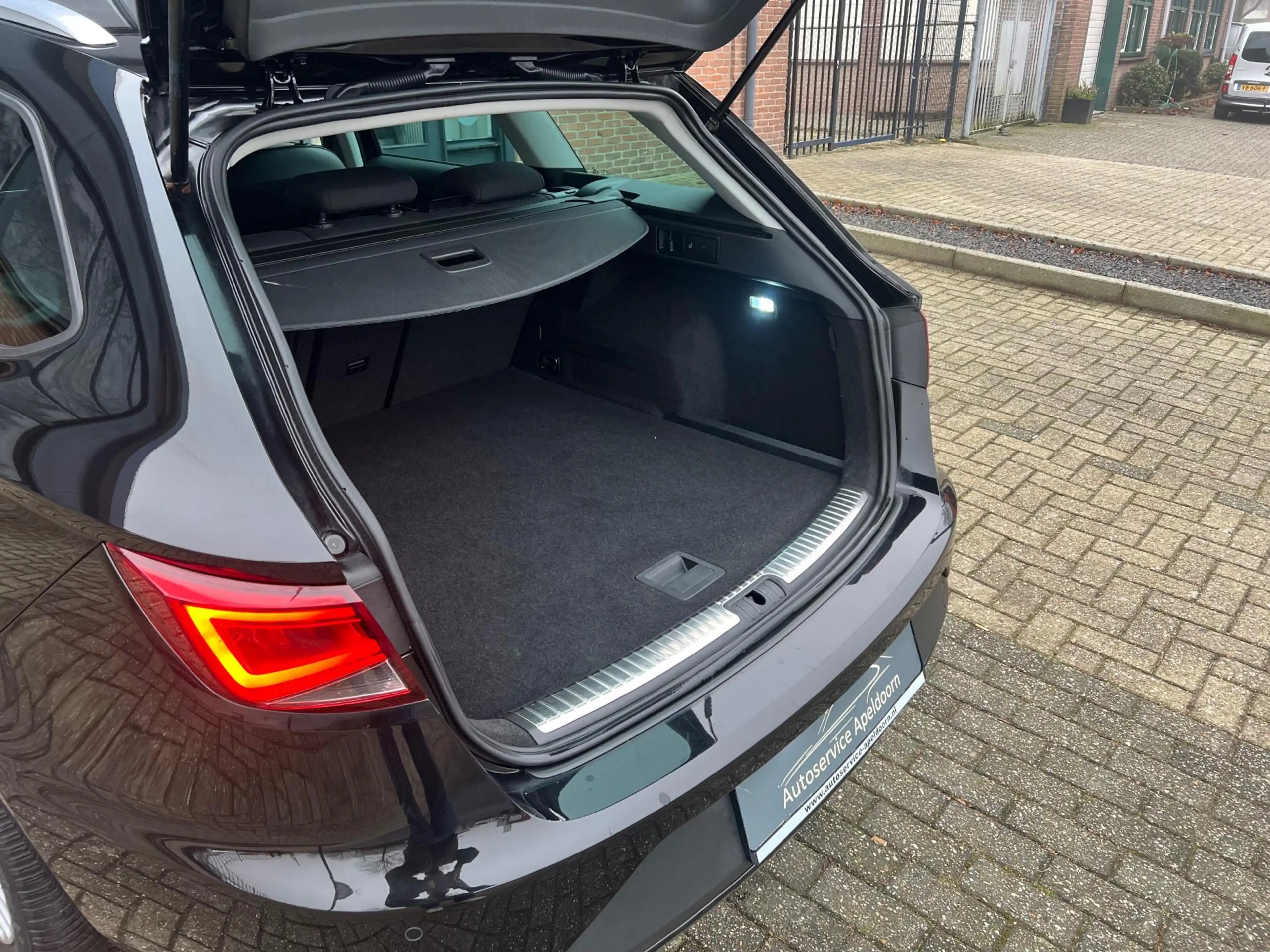 SEAT Leon ST 1.4 EcoTSI FR Connect, Cruise control, Led — photo 11