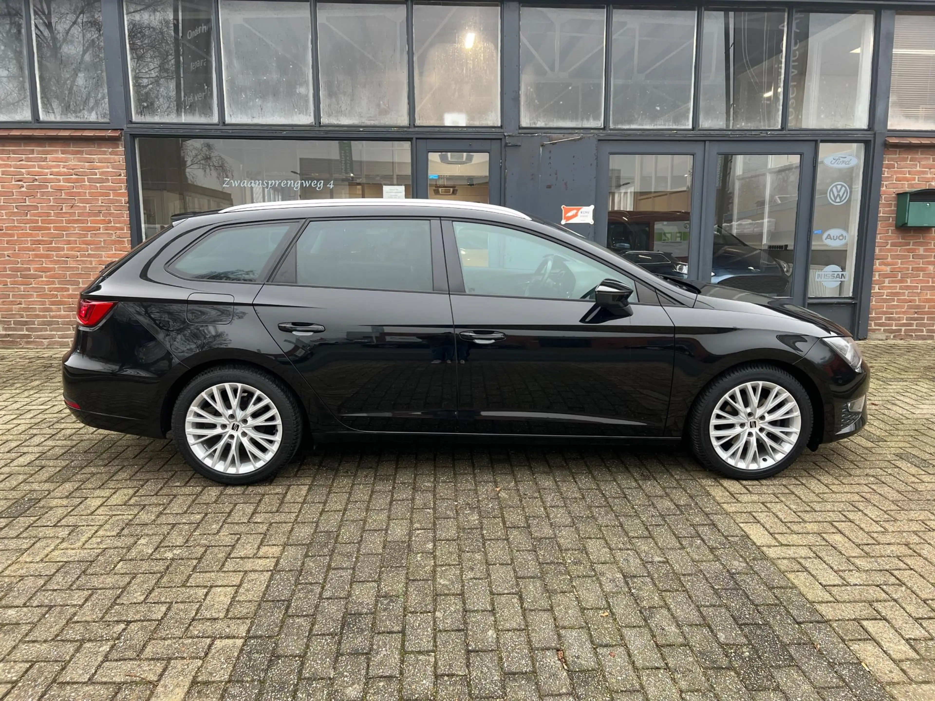 SEAT Leon ST 1.4 EcoTSI FR Connect, Cruise control, Led — photo 6