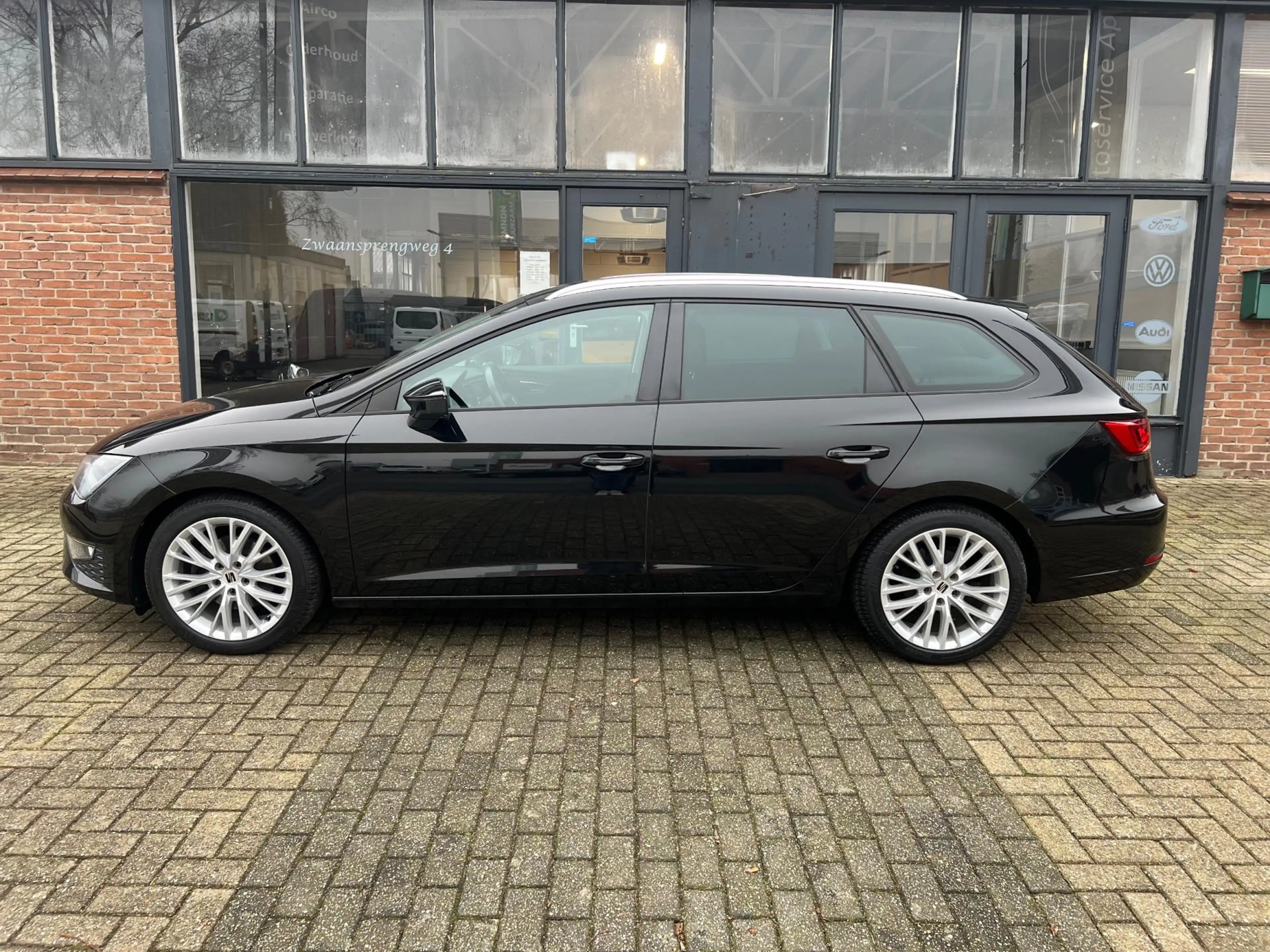 SEAT Leon ST 1.4 EcoTSI FR Connect, Cruise control, Led — photo 12
