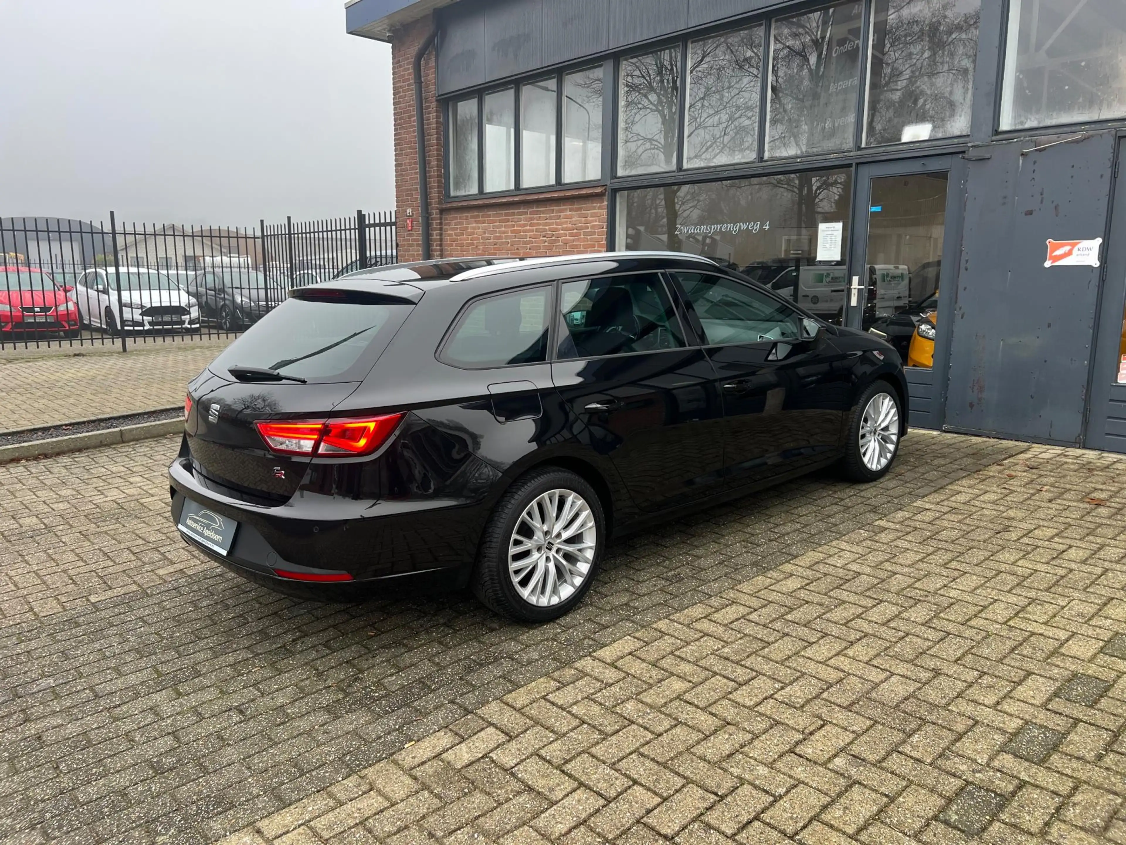 SEAT Leon ST 1.4 EcoTSI FR Connect, Cruise control, Led — photo 7