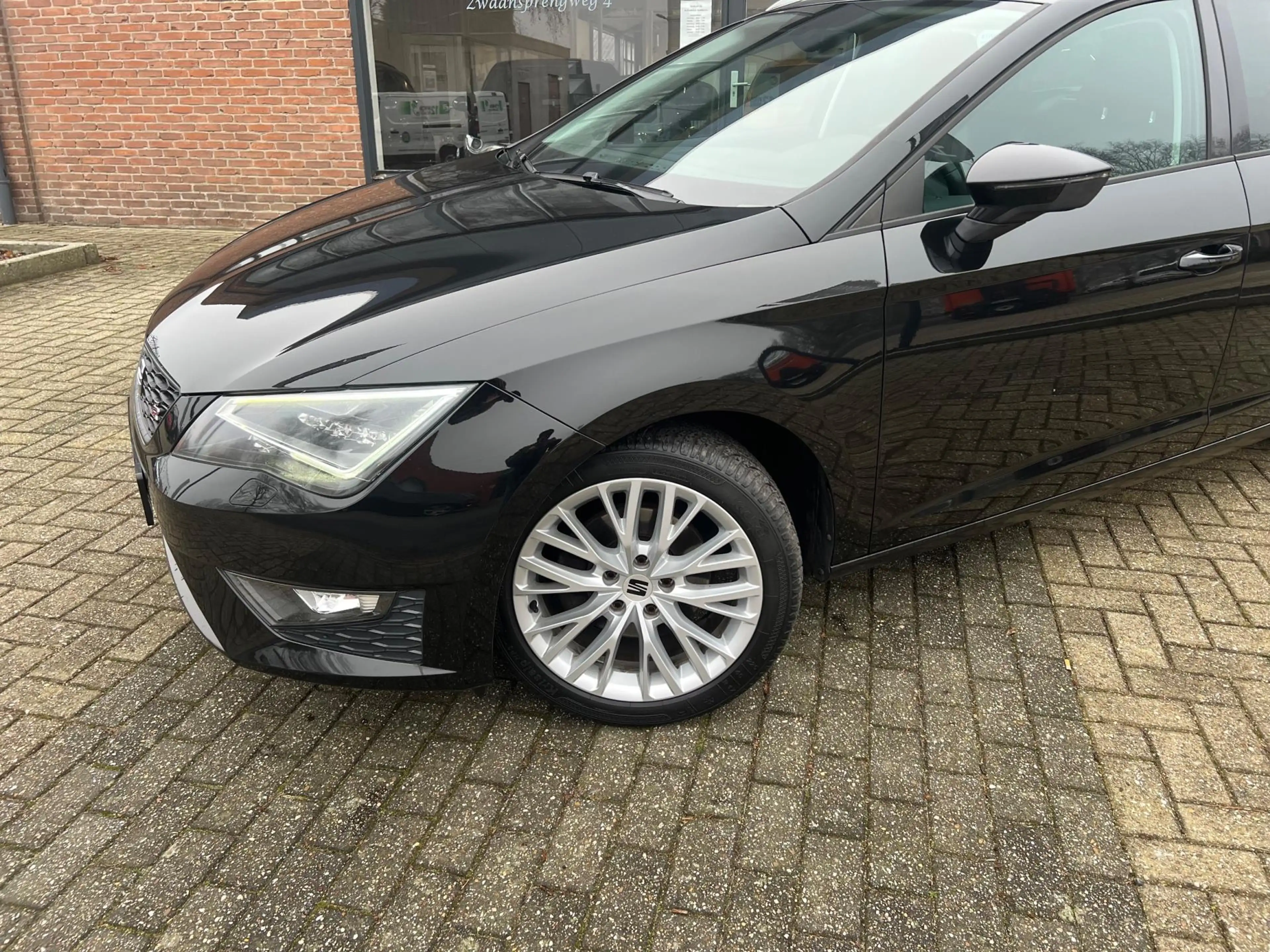 SEAT Leon ST 1.4 EcoTSI FR Connect, Cruise control, Led — photo 2