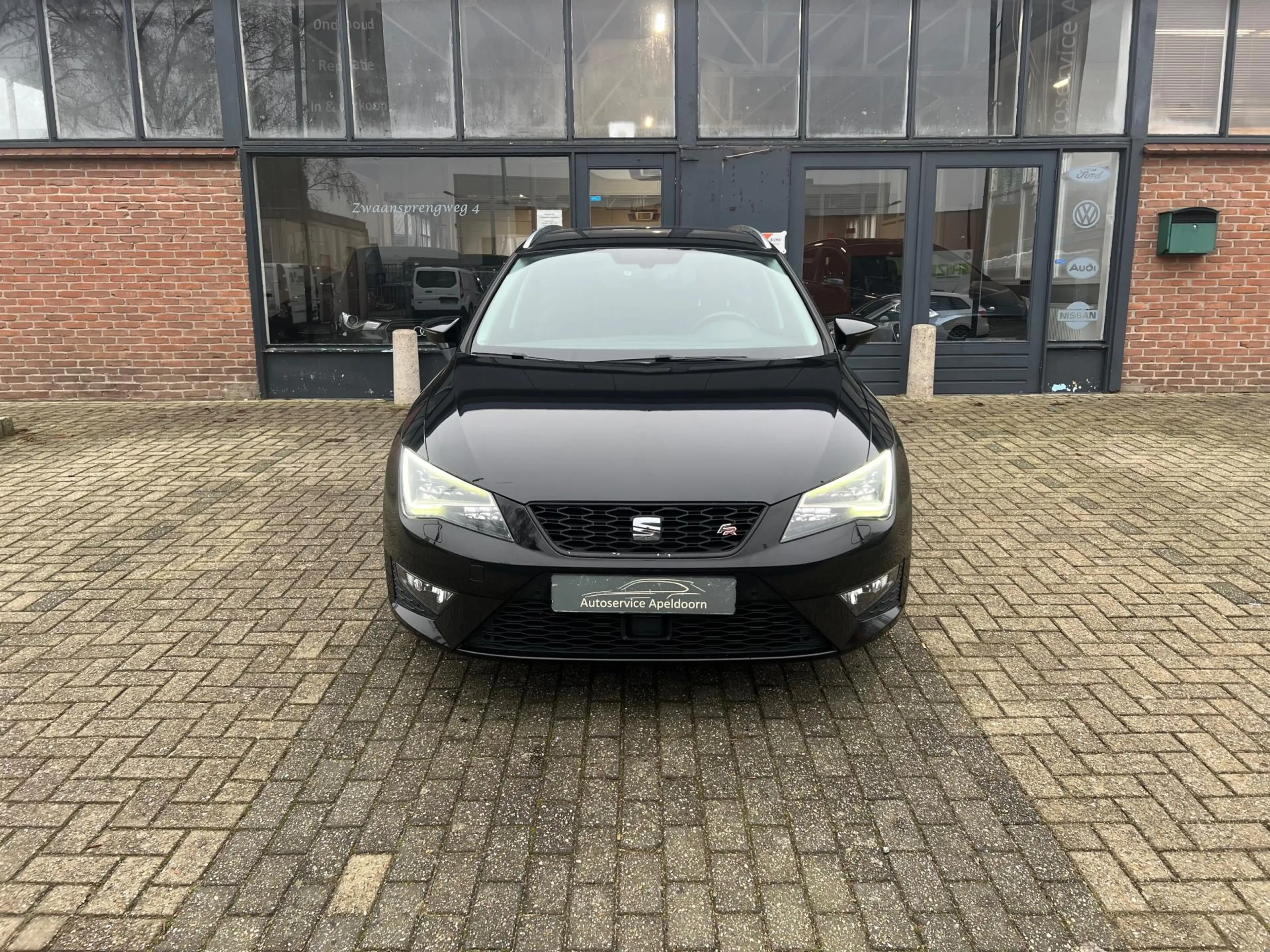 SEAT Leon ST 1.4 EcoTSI FR Connect, Cruise control, Led — photo 3