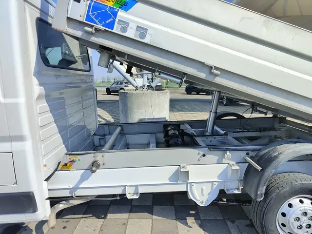 Peugeot Boxer view 3
