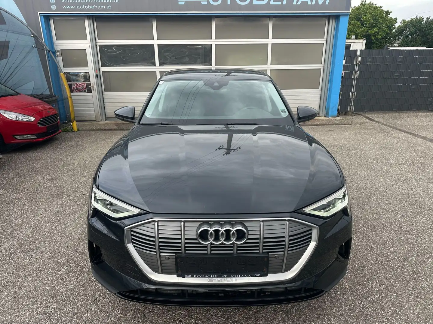 Audi e-tron 55 quattro 95kWh Matrix-Teilleder-Autopilot Grau - 2