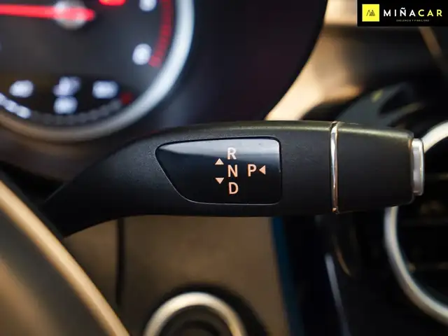 Mercedes-Benz C-Class view 9