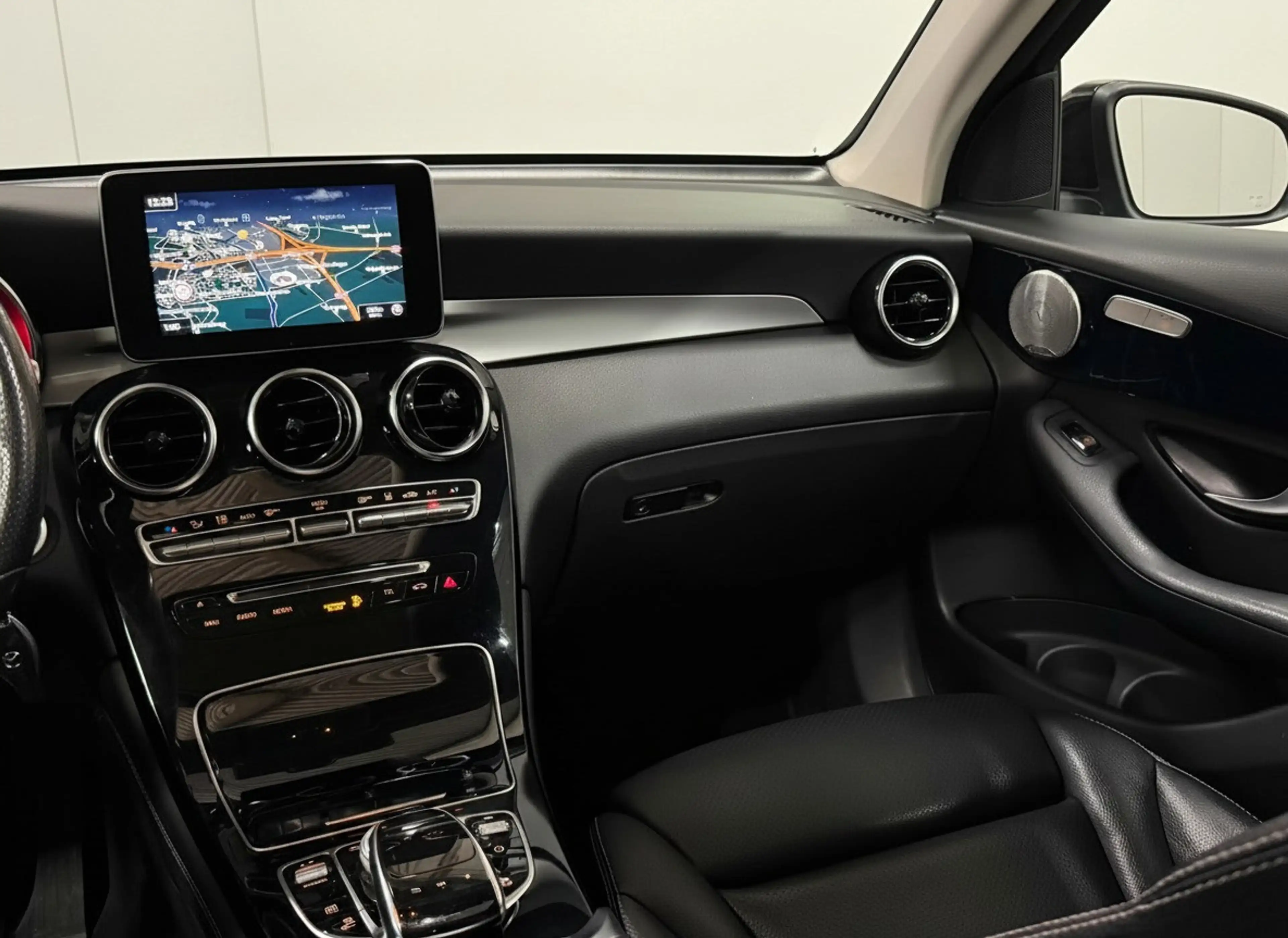Mercedes-Benz GLC 350 350e 4MATIC - AMG - Panorama - Burmester - Leder - — photo 13