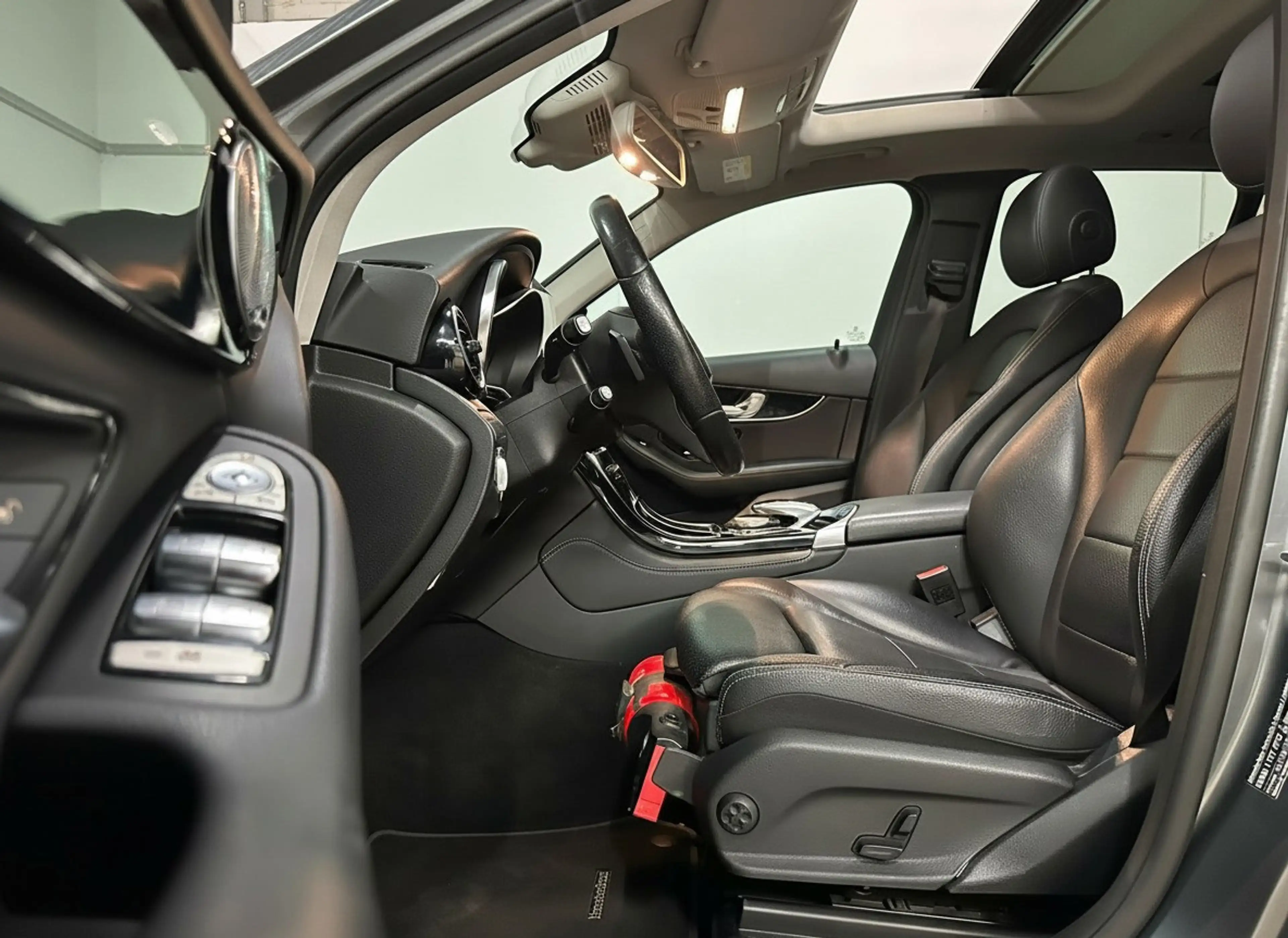 Mercedes-Benz GLC 350 350e 4MATIC - AMG - Panorama - Burmester - Leder - — photo 9