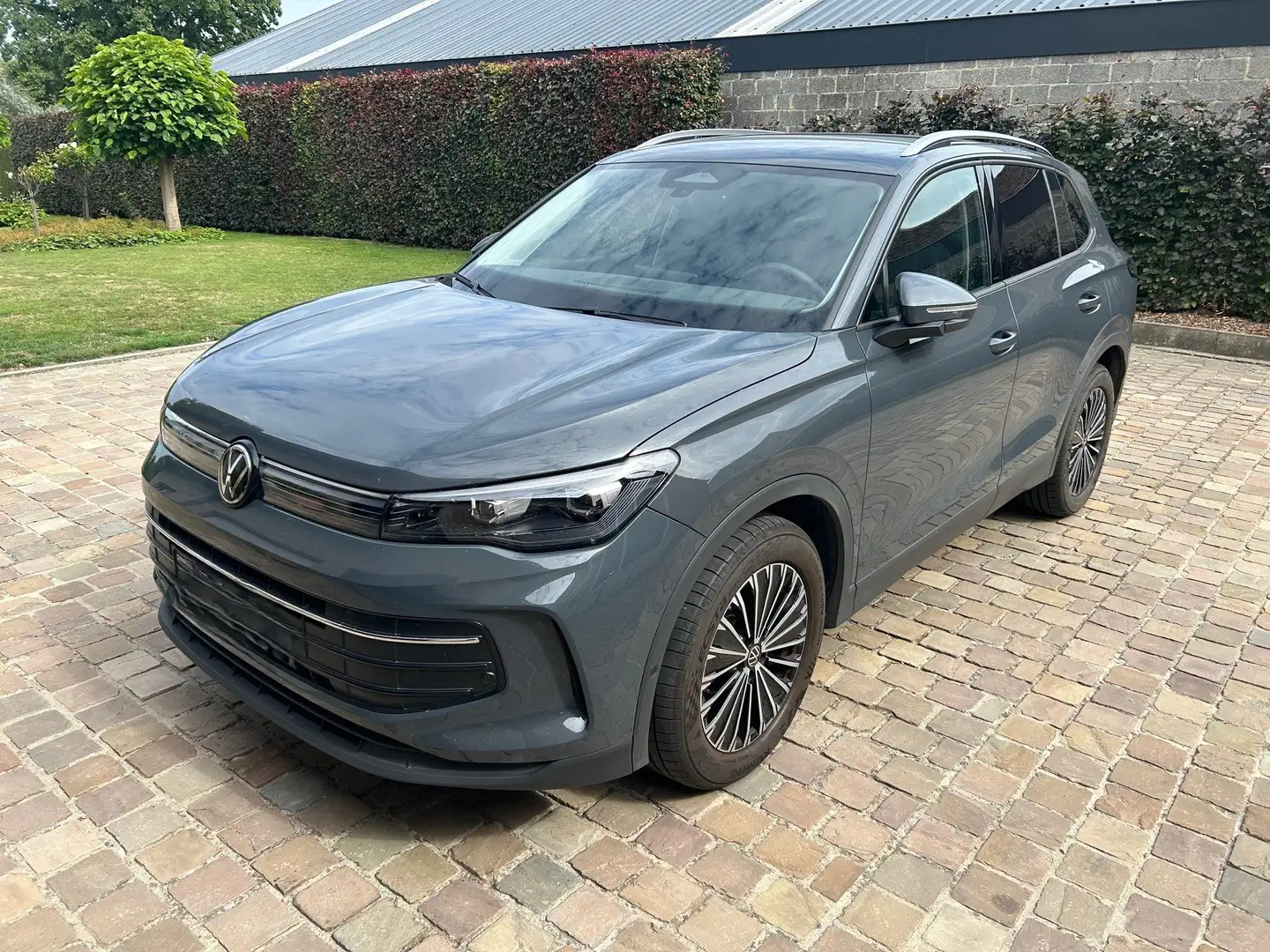 Volkswagen Tiguan Tiguan 1.5 eTSI OPF DSG Life Gris - 1