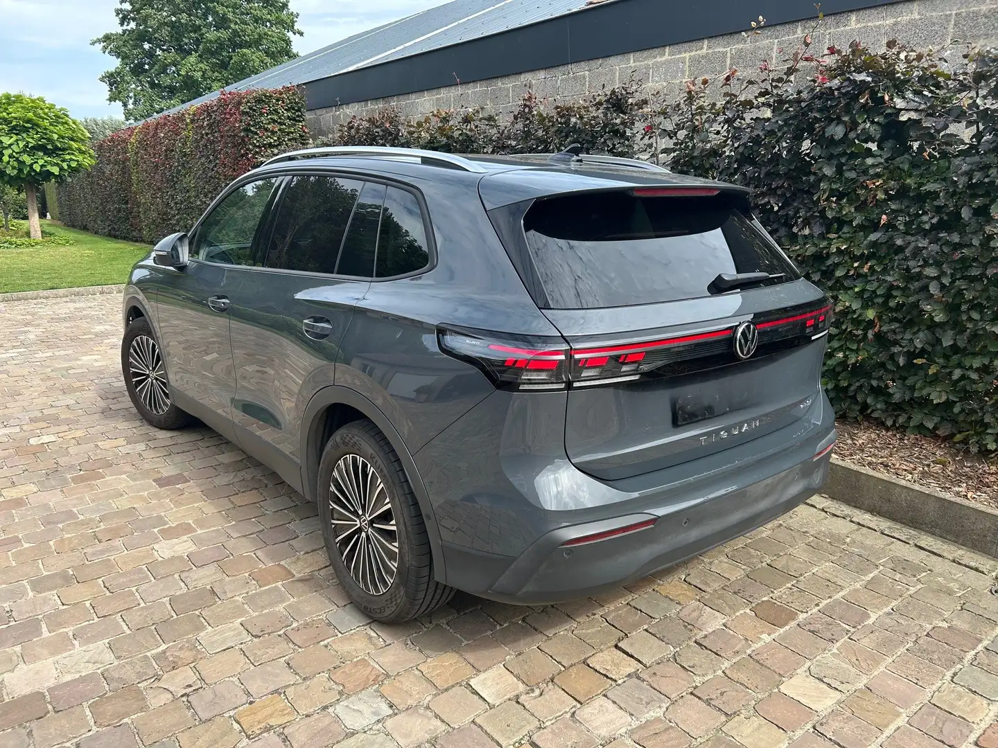 Volkswagen Tiguan Tiguan 1.5 eTSI OPF DSG Life Gris - 2