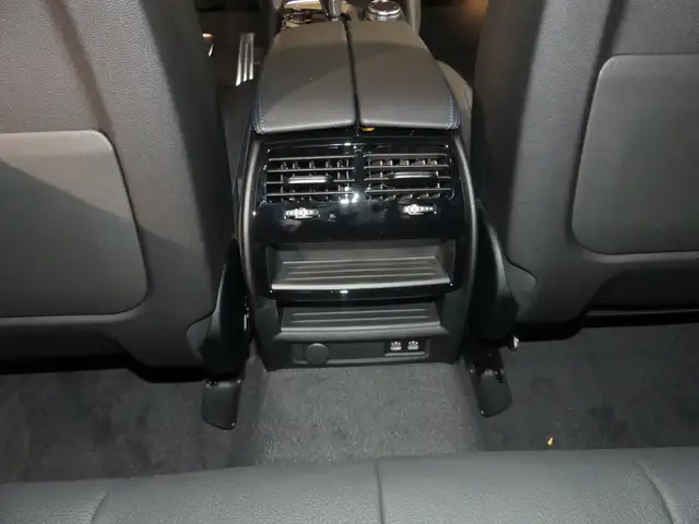 BMW 5 Series view 9