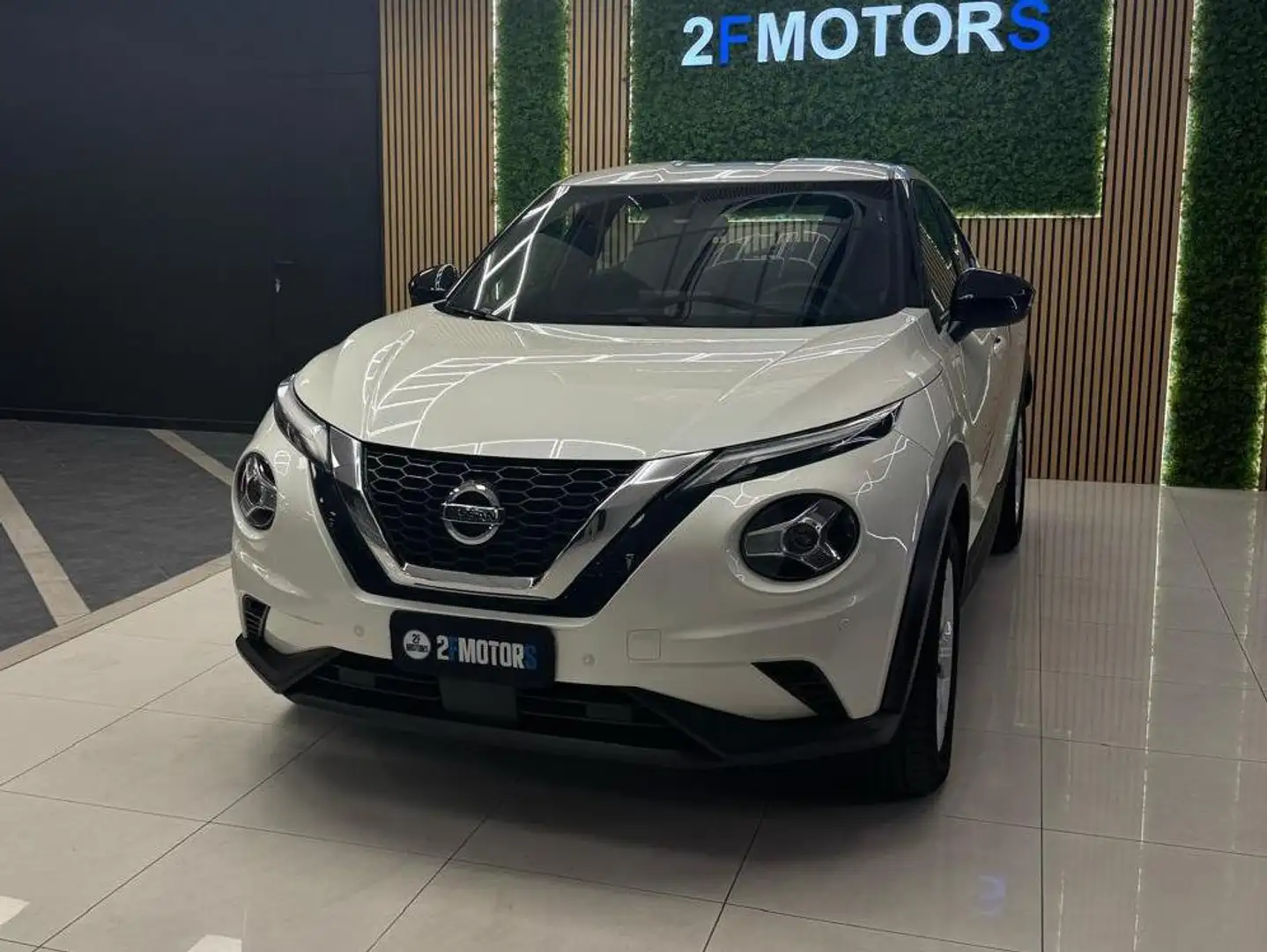 Nissan Juke 1.0 dig-t N-Connecta 117cv White - 2