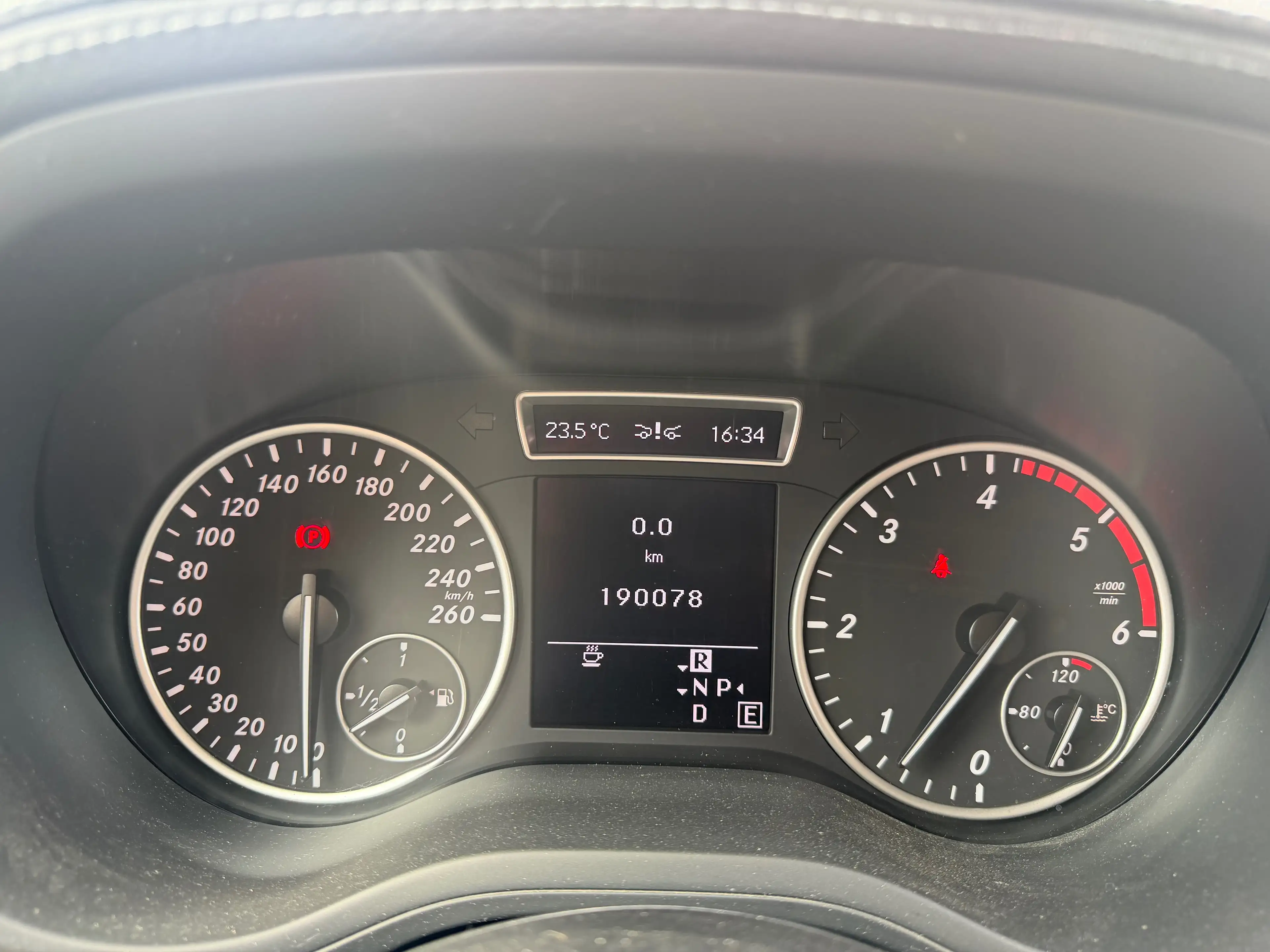 Mercedes-Benz B 200 B 200 CDI — photo 12