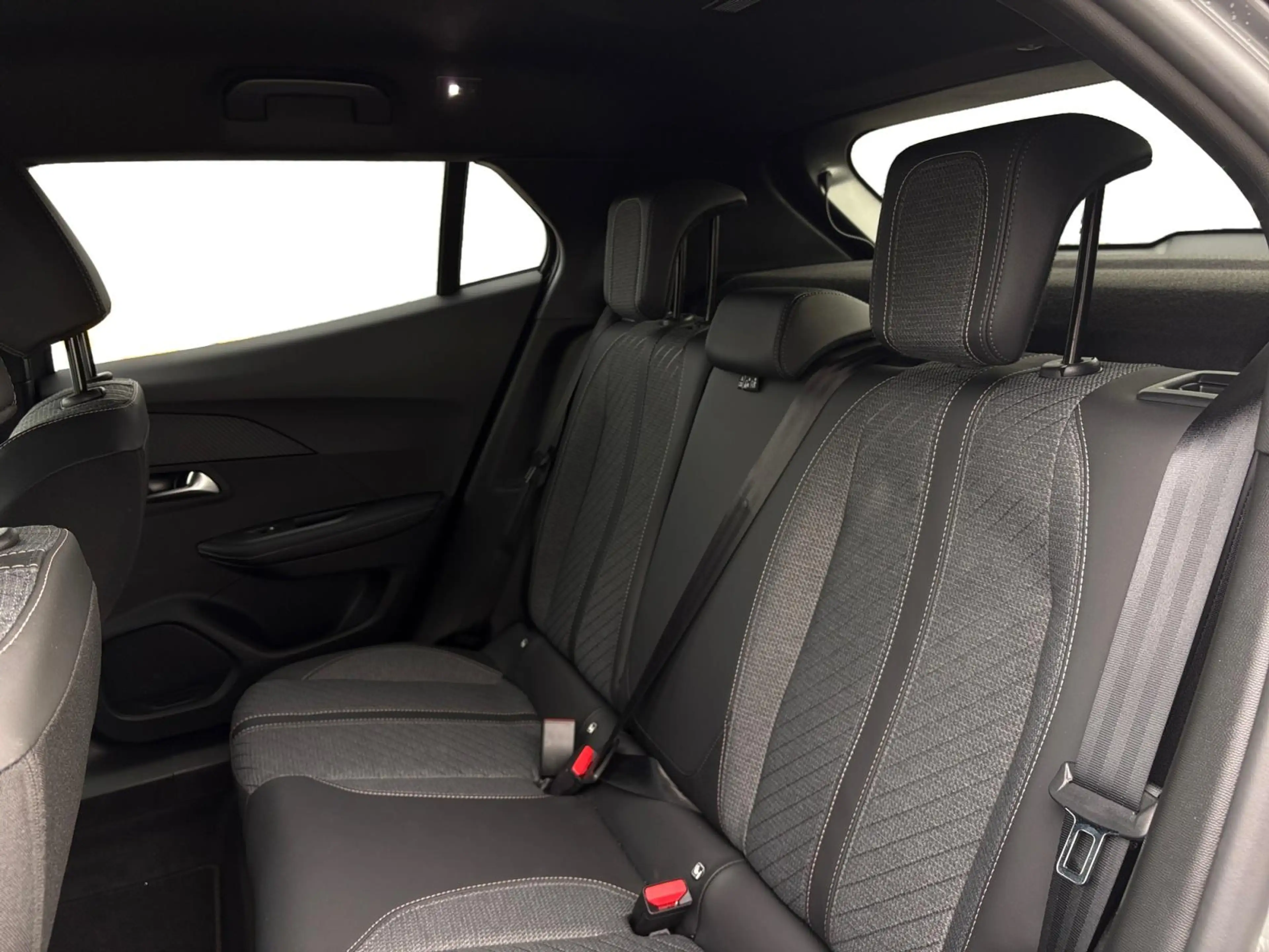 Peugeot 2008 Allure Pack 1.2 Turbo 100 | ADAPTIVE CRUISE | 360° — photo 12