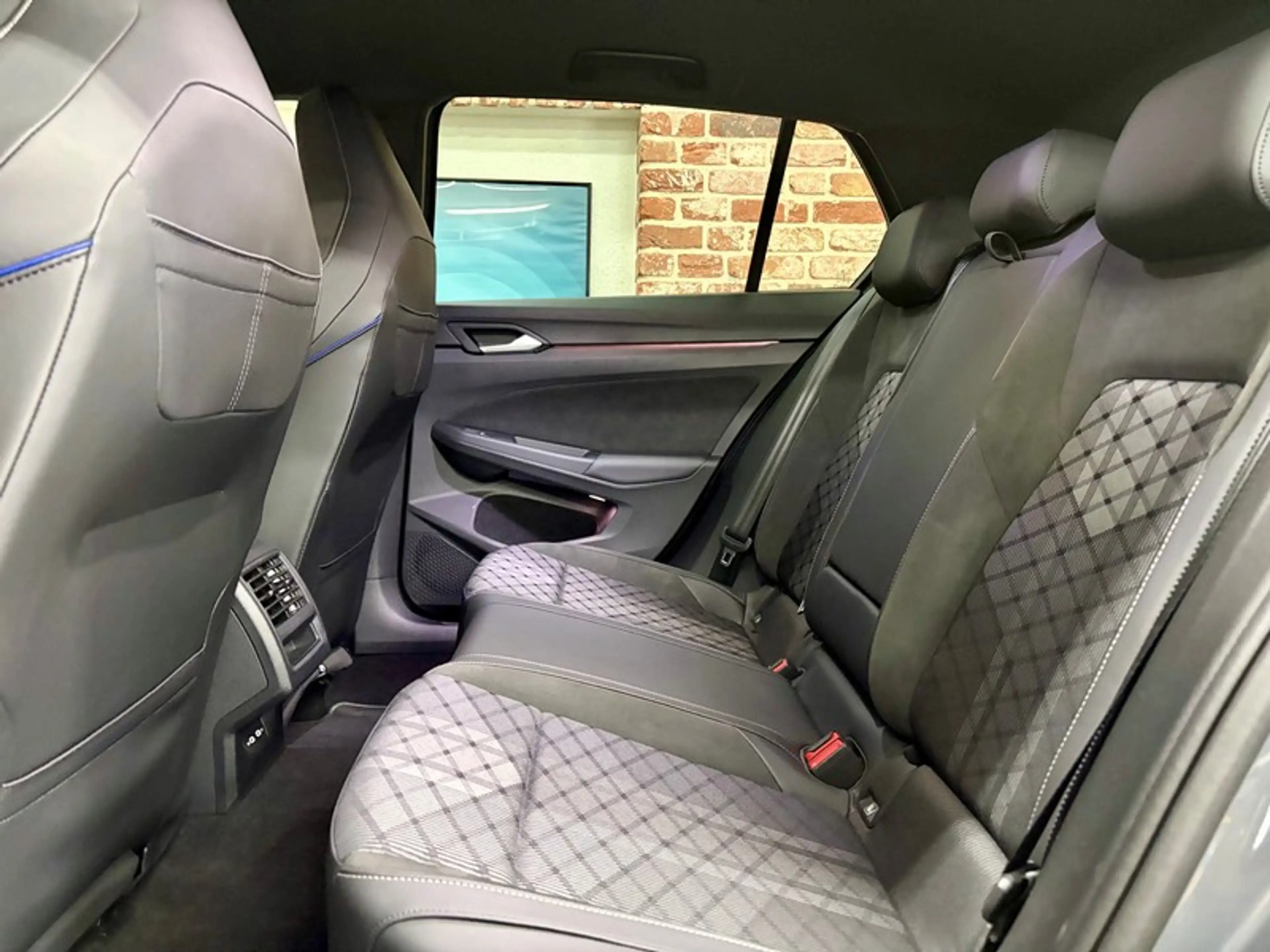 Volkswagen Golf R Golf VIII 1.5 E-TSi 150cv R-LINE — photo 6