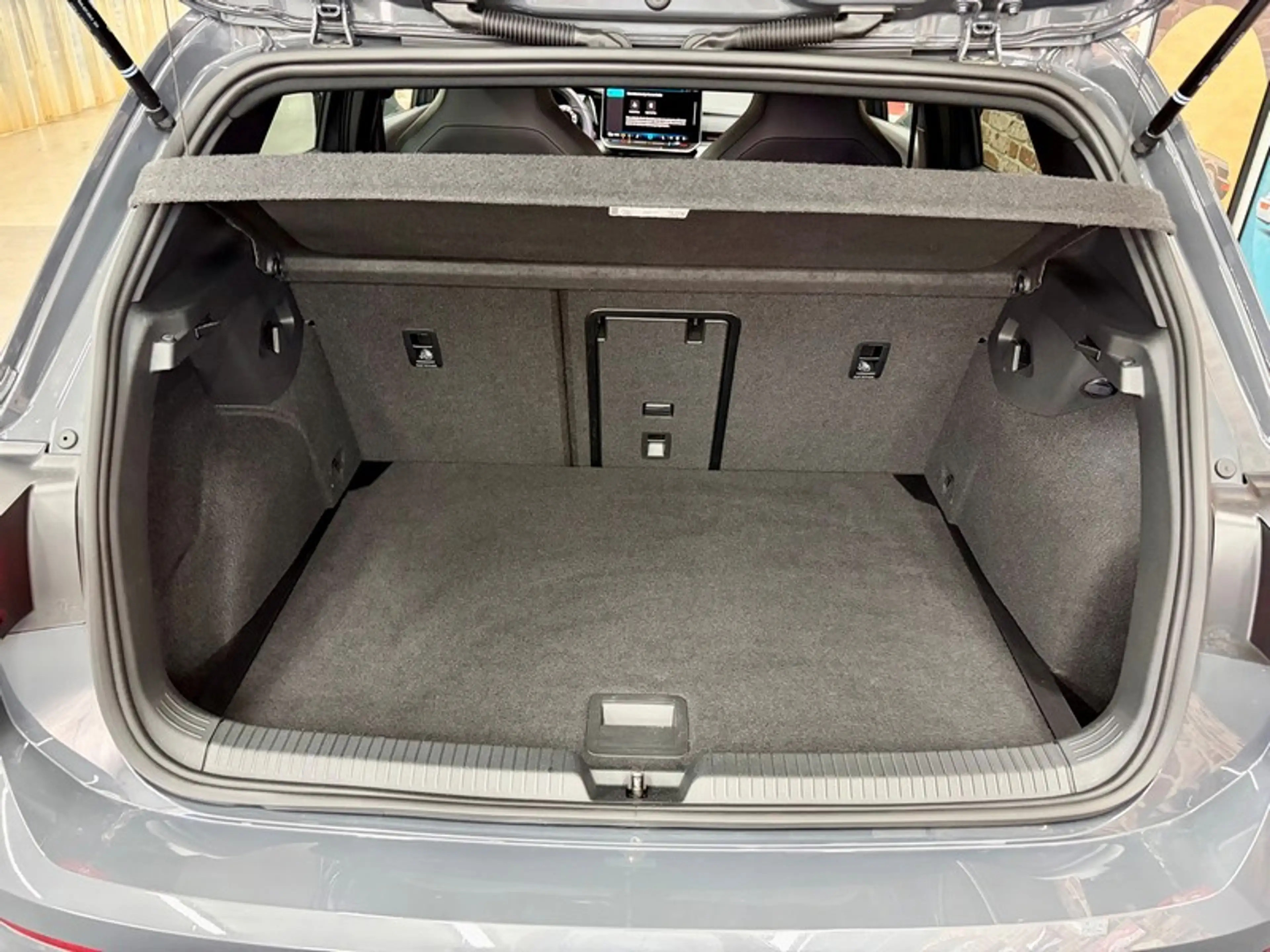 Volkswagen Golf R Golf VIII 1.5 E-TSi 150cv R-LINE — photo 7