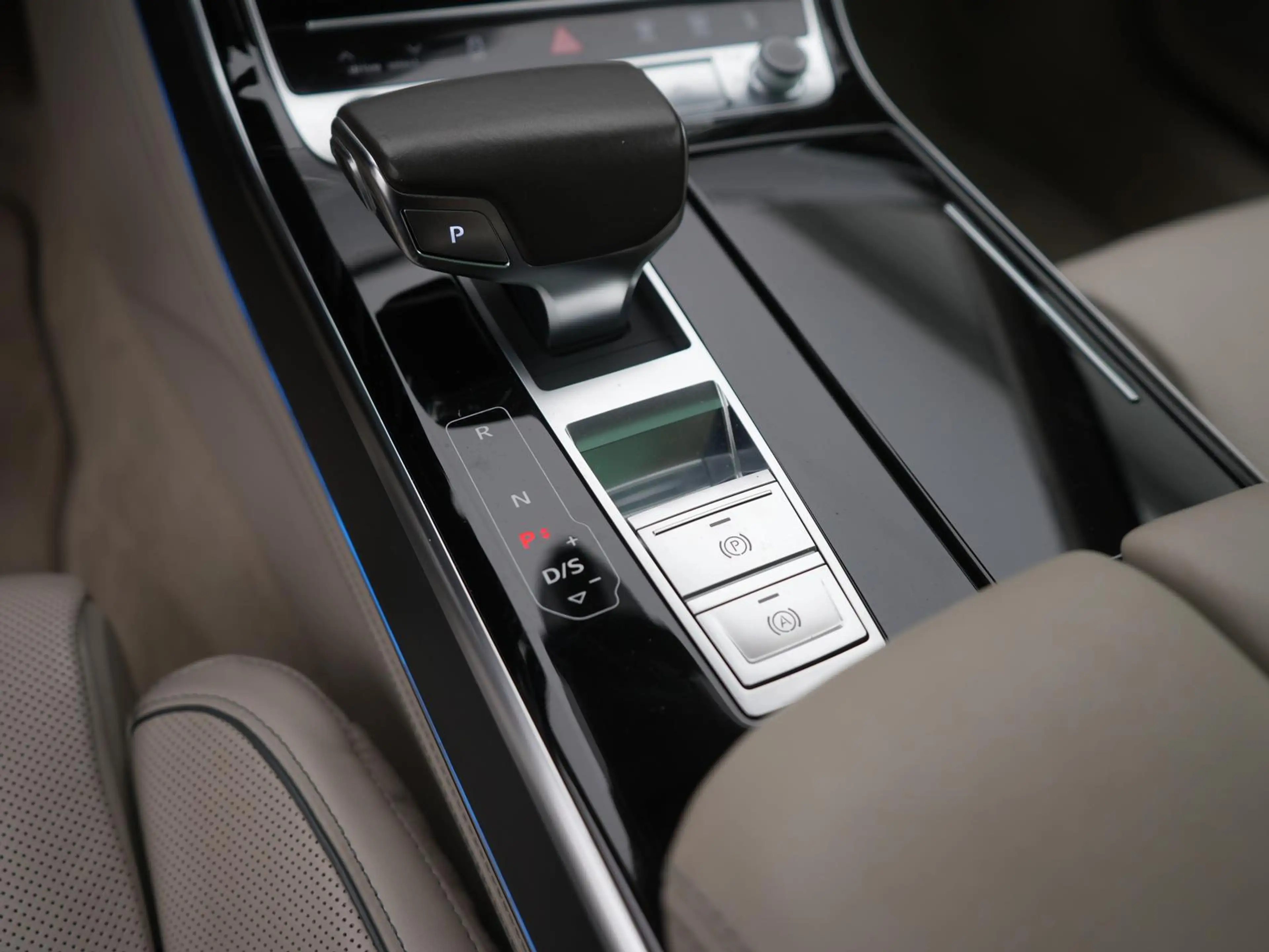 Audi A8 L quattro,MATRIX,LUFT,PANO,TV,360°,TOTW,MEMO — photo 27