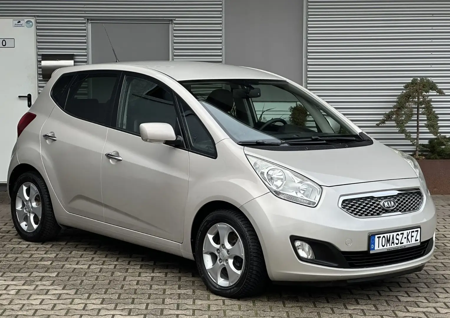 Kia Venga 1.6 CRDi Spirit*Leder*AC*AHK*TÜV+Insp. NEU Grau - 1