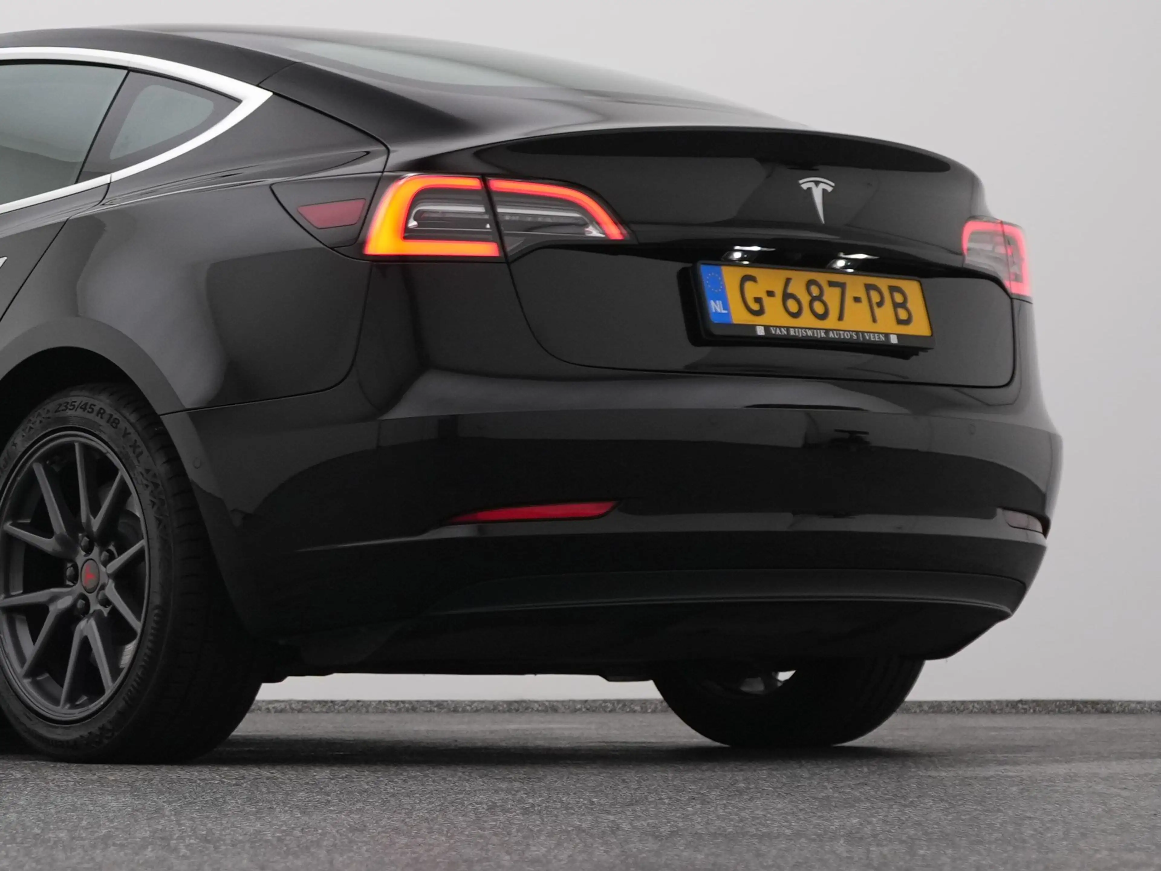 Tesla Model 3 Standard RWD Plus 60 kWh | PANO | AUTOPILOT | STOE — photo 23