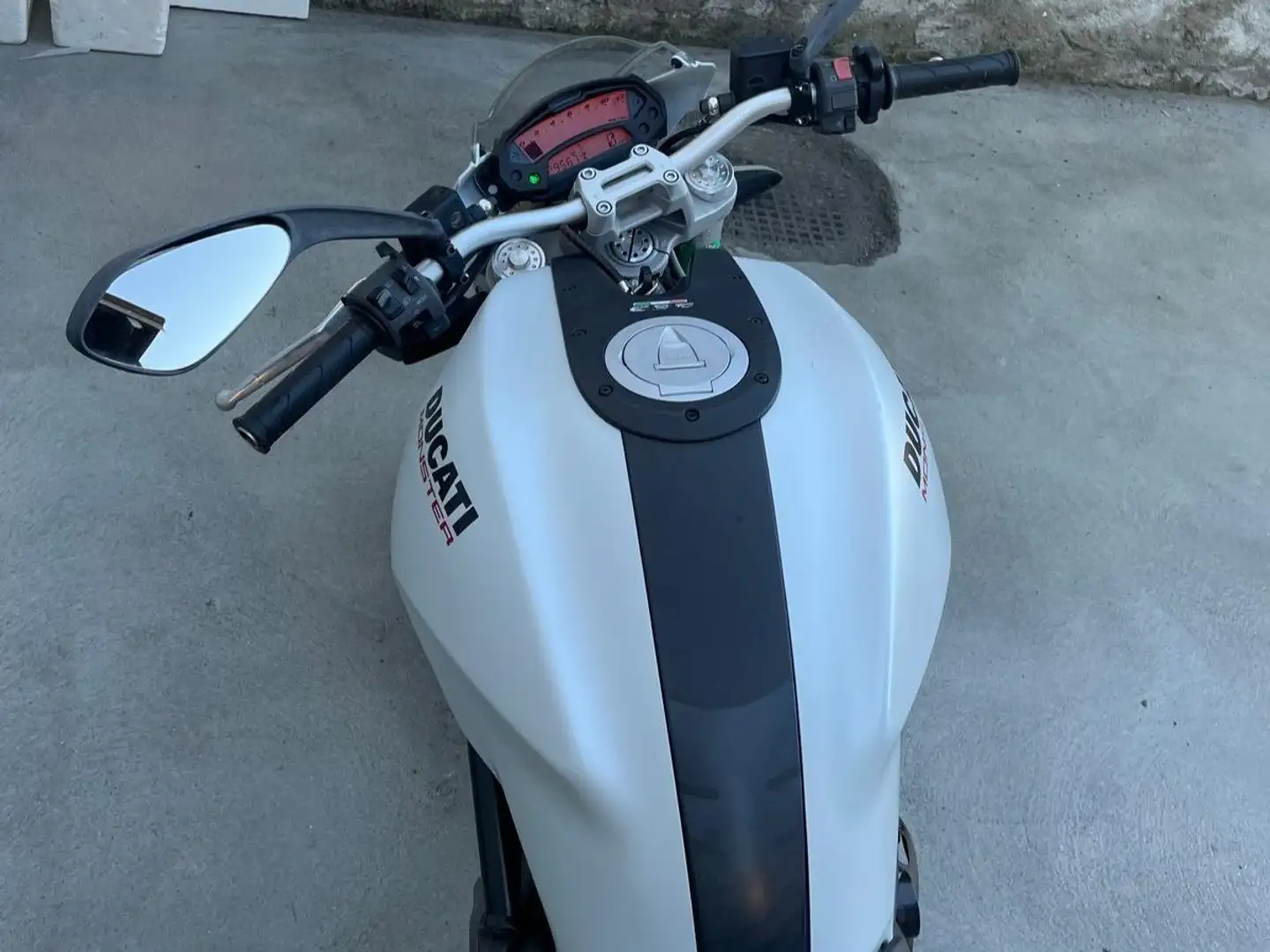 Ducati Monster 696 Blanc - 2