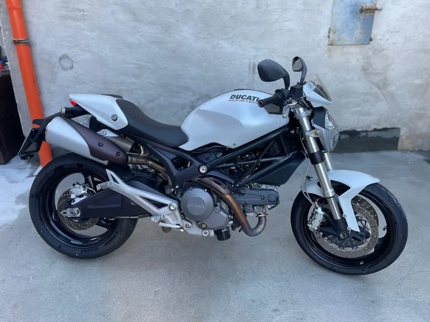 Ducati Monster 696 Blanc - 1