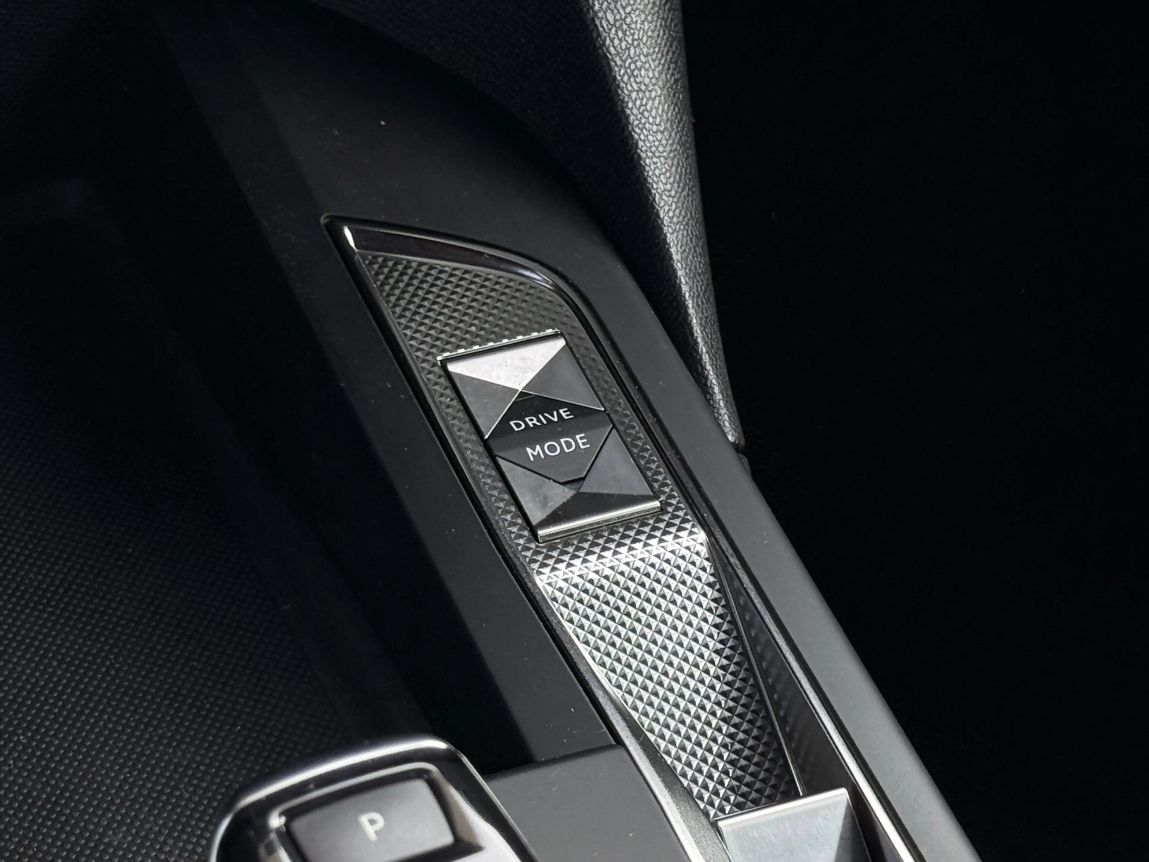 DS Automobiles DS 3 Crossback 1.2 PureTech Rivoli — photo 38