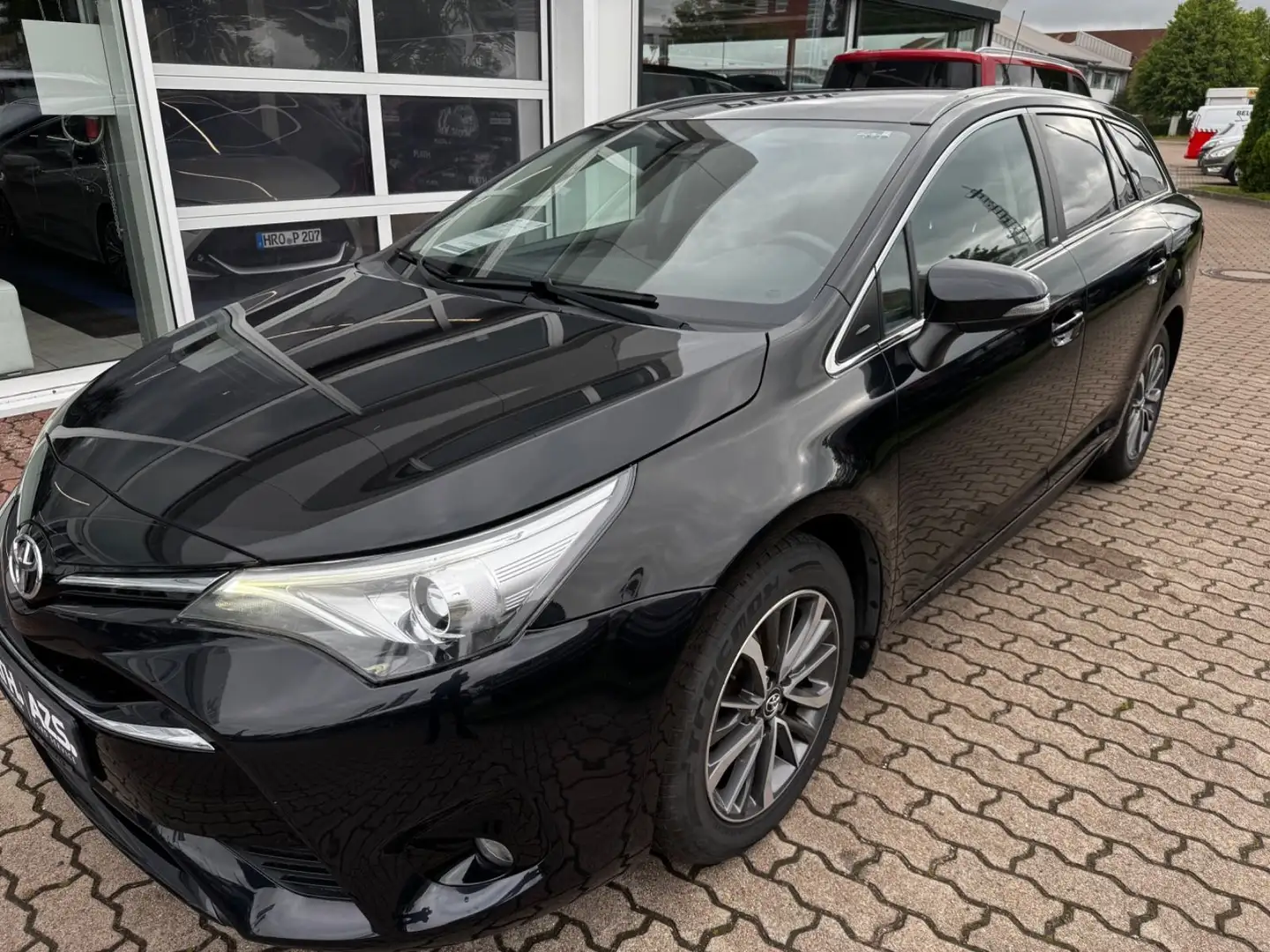 Toyota Avensis Touring Sports Edition-S Schwarz - 1