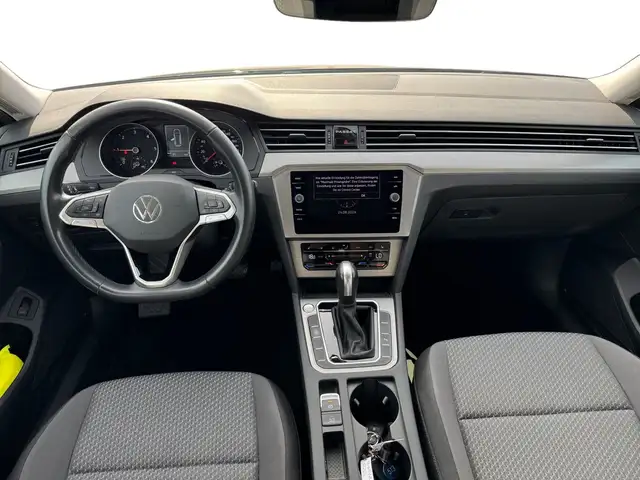 Volkswagen Passat view 8